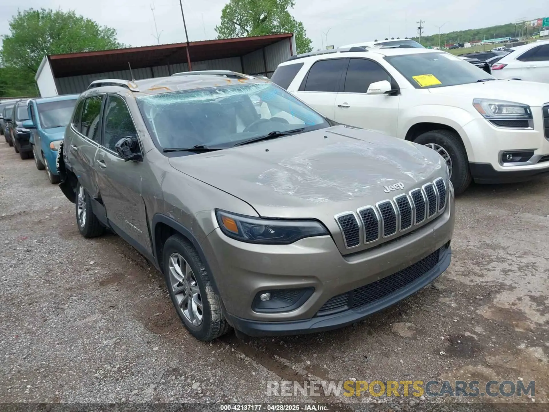 1 Photograph of a damaged car 1C4PJLLB3KD243047 JEEP CHEROKEE 2019