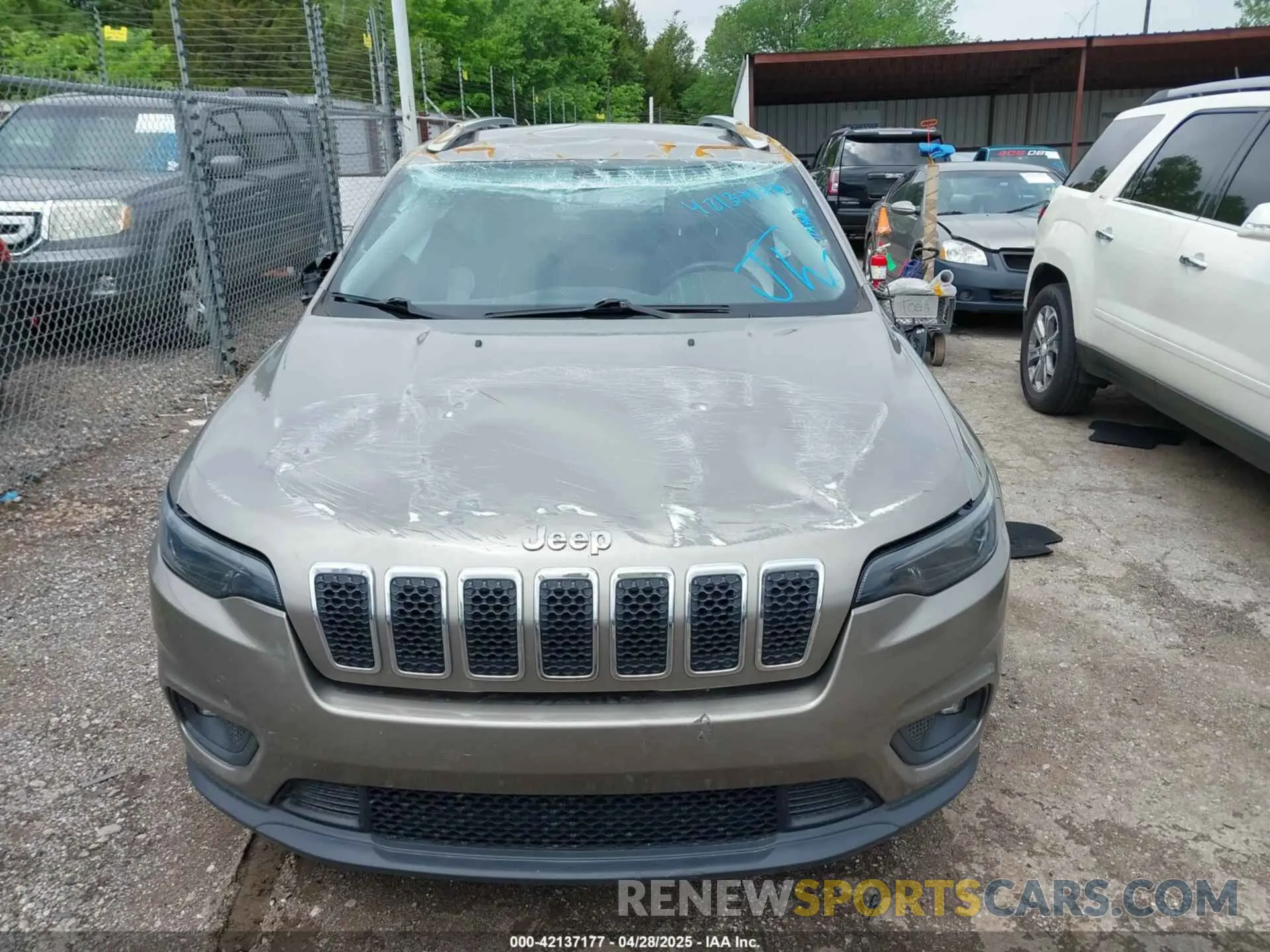 12 Photograph of a damaged car 1C4PJLLB3KD243047 JEEP CHEROKEE 2019