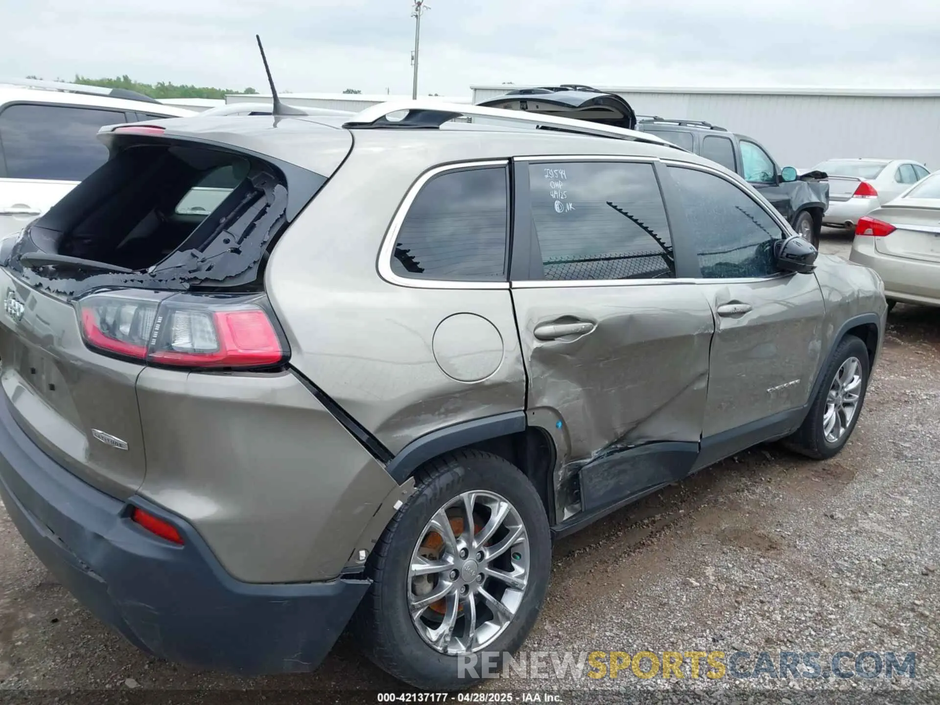13 Photograph of a damaged car 1C4PJLLB3KD243047 JEEP CHEROKEE 2019