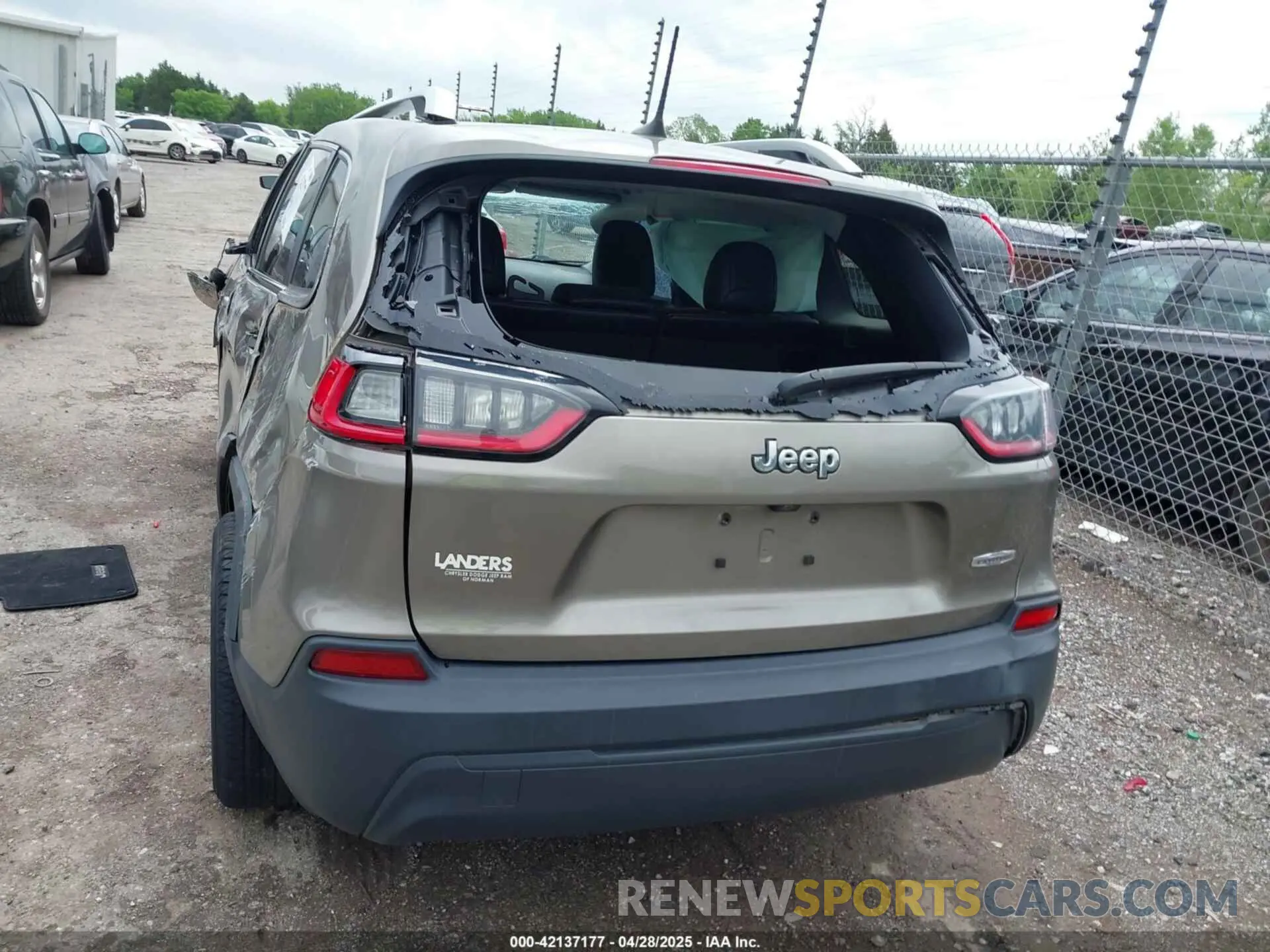 16 Photograph of a damaged car 1C4PJLLB3KD243047 JEEP CHEROKEE 2019