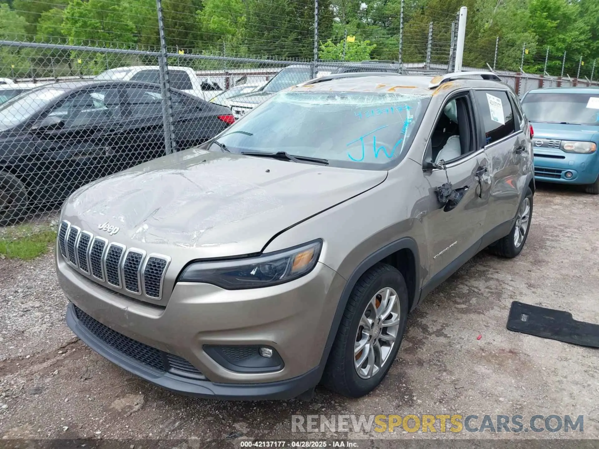 2 Photograph of a damaged car 1C4PJLLB3KD243047 JEEP CHEROKEE 2019