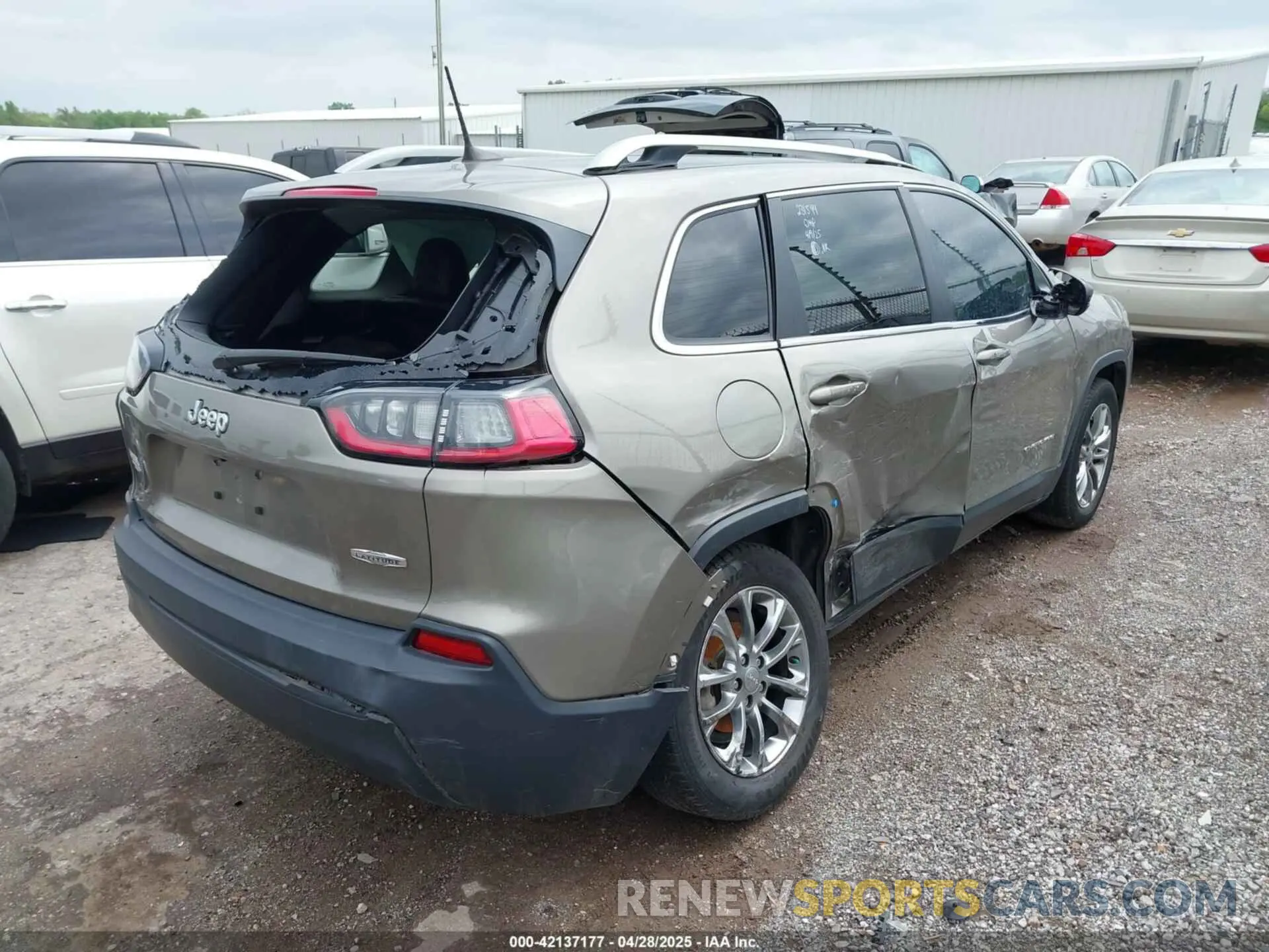 4 Photograph of a damaged car 1C4PJLLB3KD243047 JEEP CHEROKEE 2019