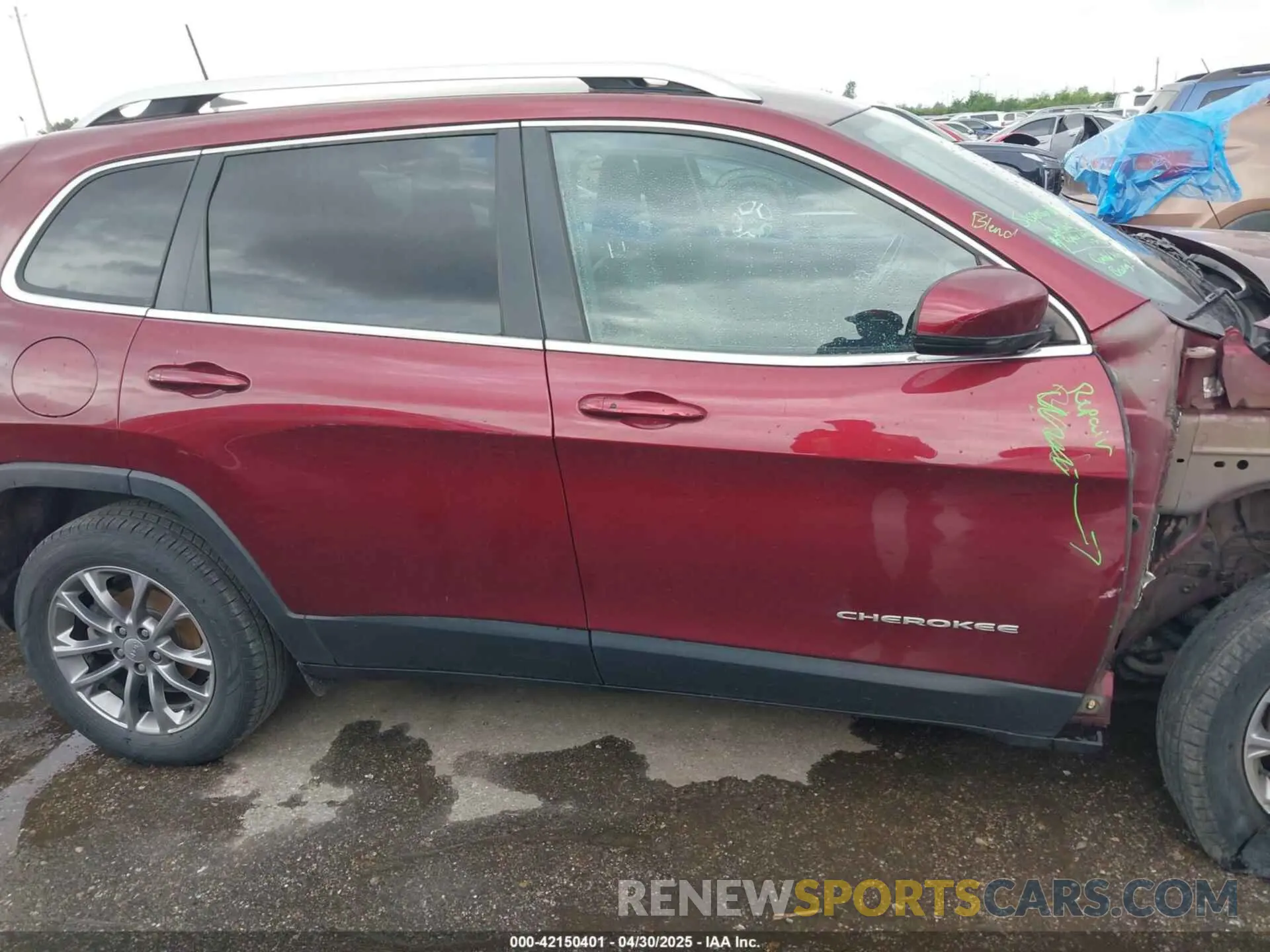 13 Photograph of a damaged car 1C4PJLLB3KD327000 JEEP CHEROKEE 2019