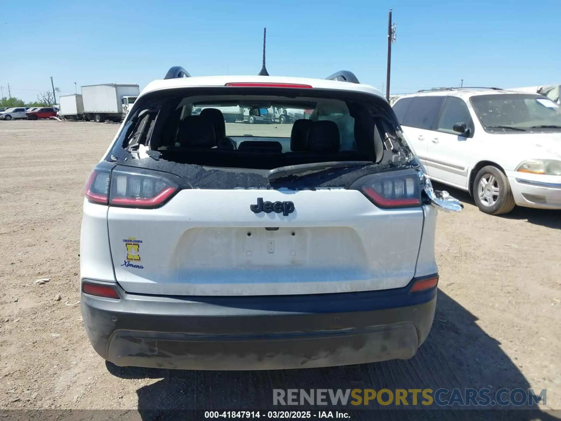 16 Photograph of a damaged car 1C4PJLLB3KD339230 JEEP CHEROKEE 2019