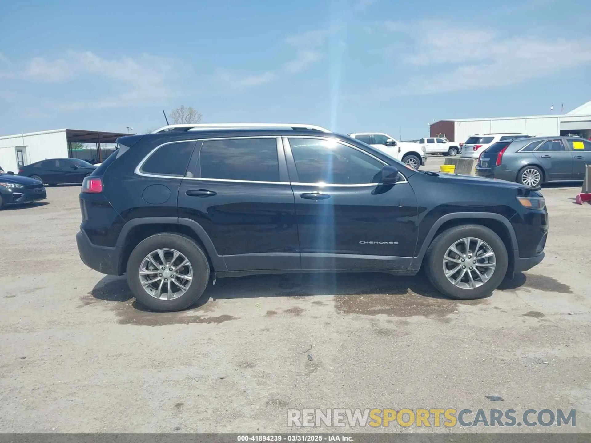 13 Photograph of a damaged car 1C4PJLLB3KD377525 JEEP CHEROKEE 2019