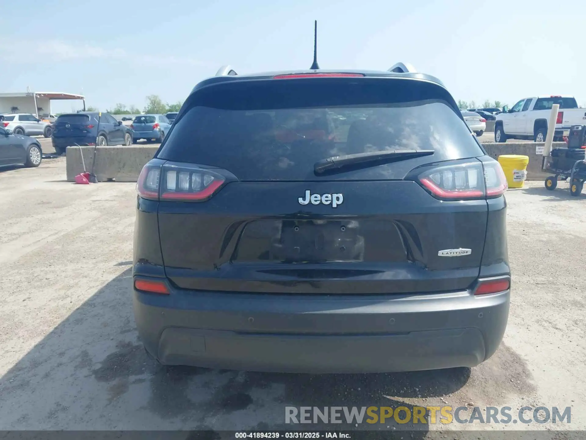 16 Photograph of a damaged car 1C4PJLLB3KD377525 JEEP CHEROKEE 2019