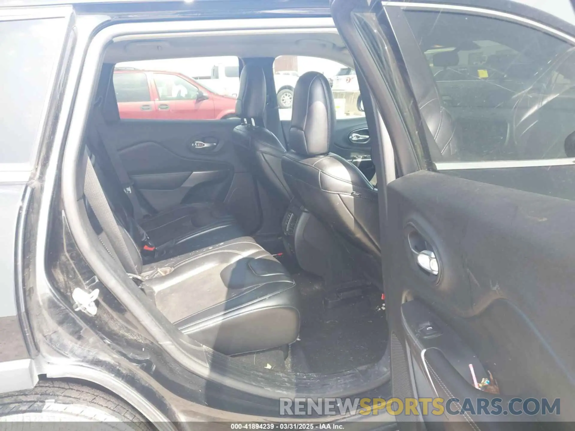 8 Photograph of a damaged car 1C4PJLLB3KD377525 JEEP CHEROKEE 2019