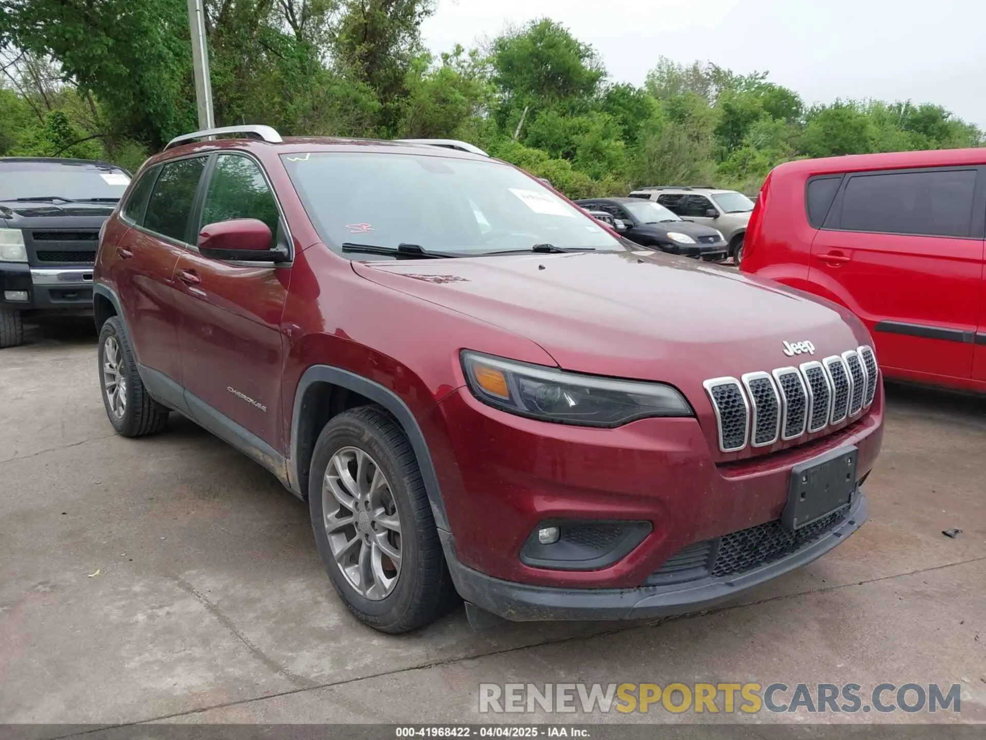 1 Photograph of a damaged car 1C4PJLLB4KD130093 JEEP CHEROKEE 2019