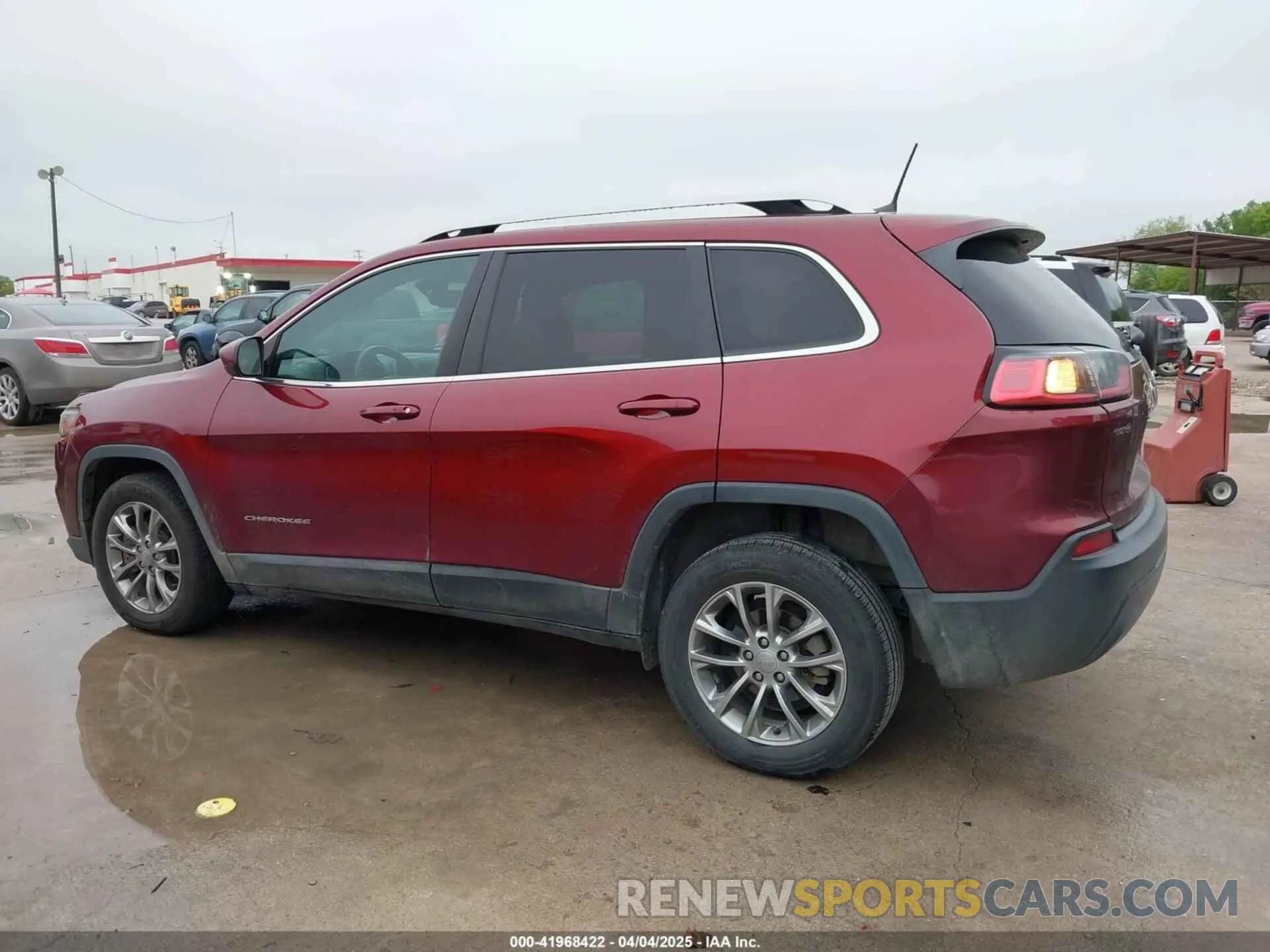 13 Photograph of a damaged car 1C4PJLLB4KD130093 JEEP CHEROKEE 2019