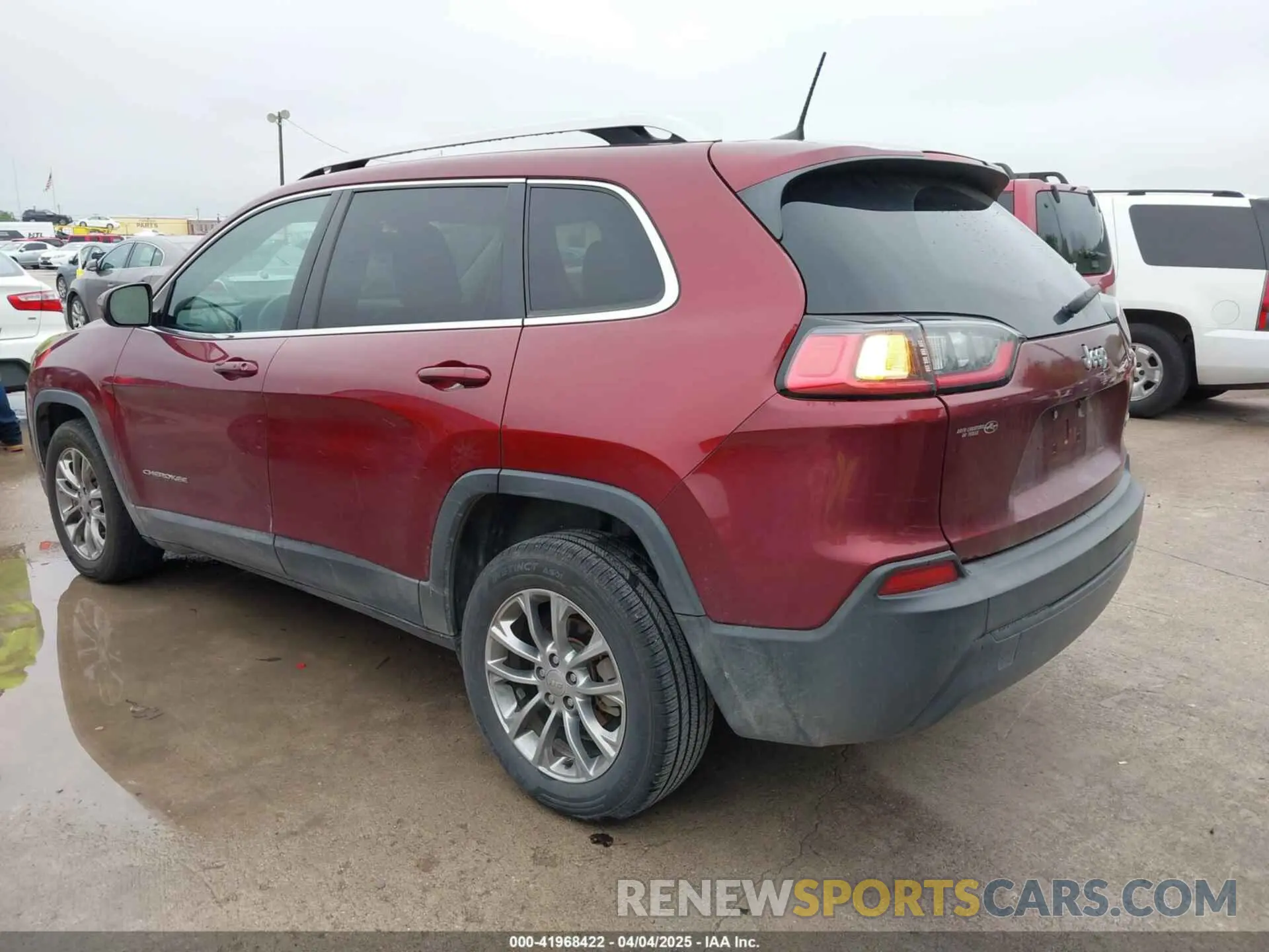 3 Photograph of a damaged car 1C4PJLLB4KD130093 JEEP CHEROKEE 2019