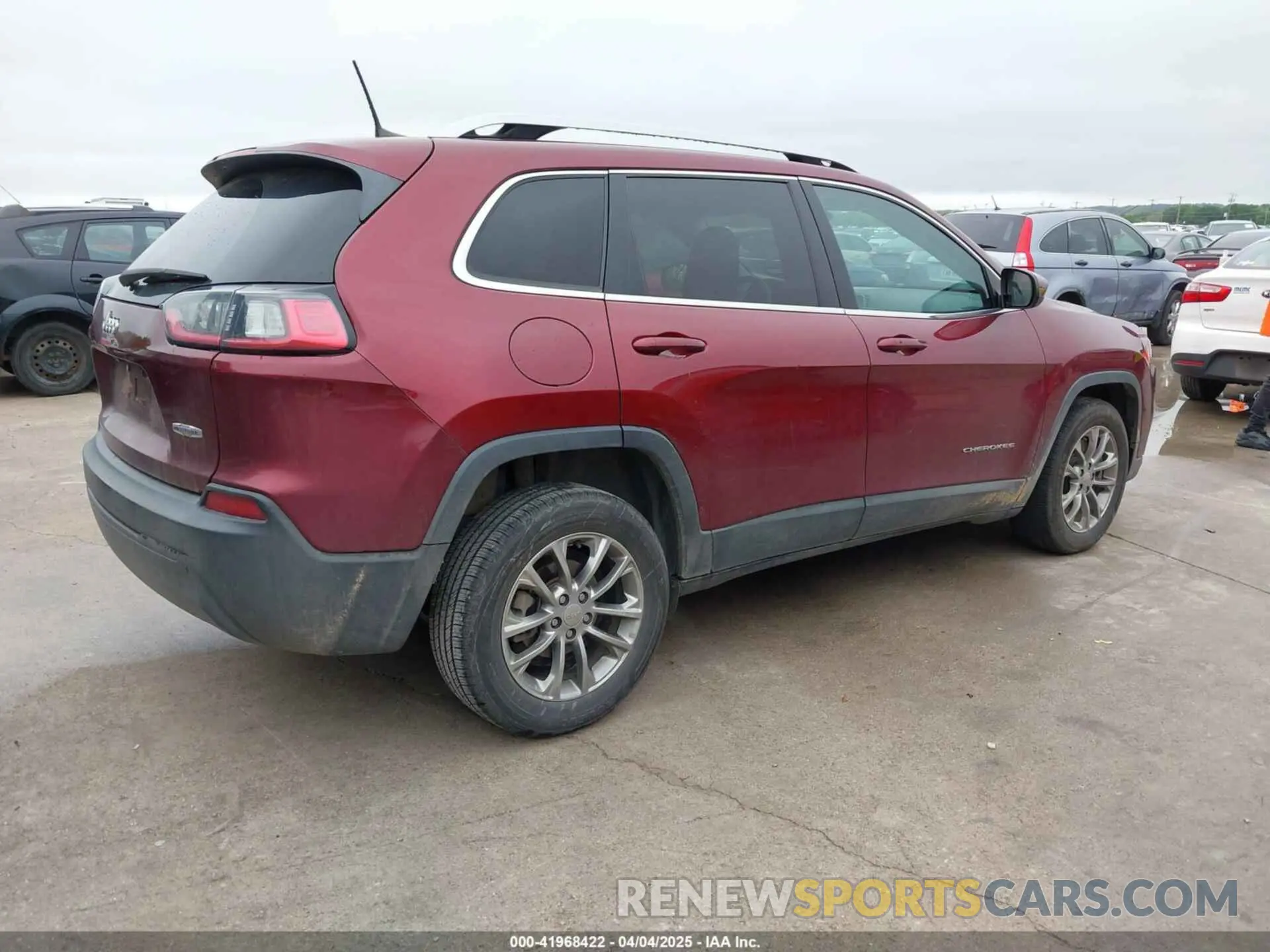 4 Photograph of a damaged car 1C4PJLLB4KD130093 JEEP CHEROKEE 2019