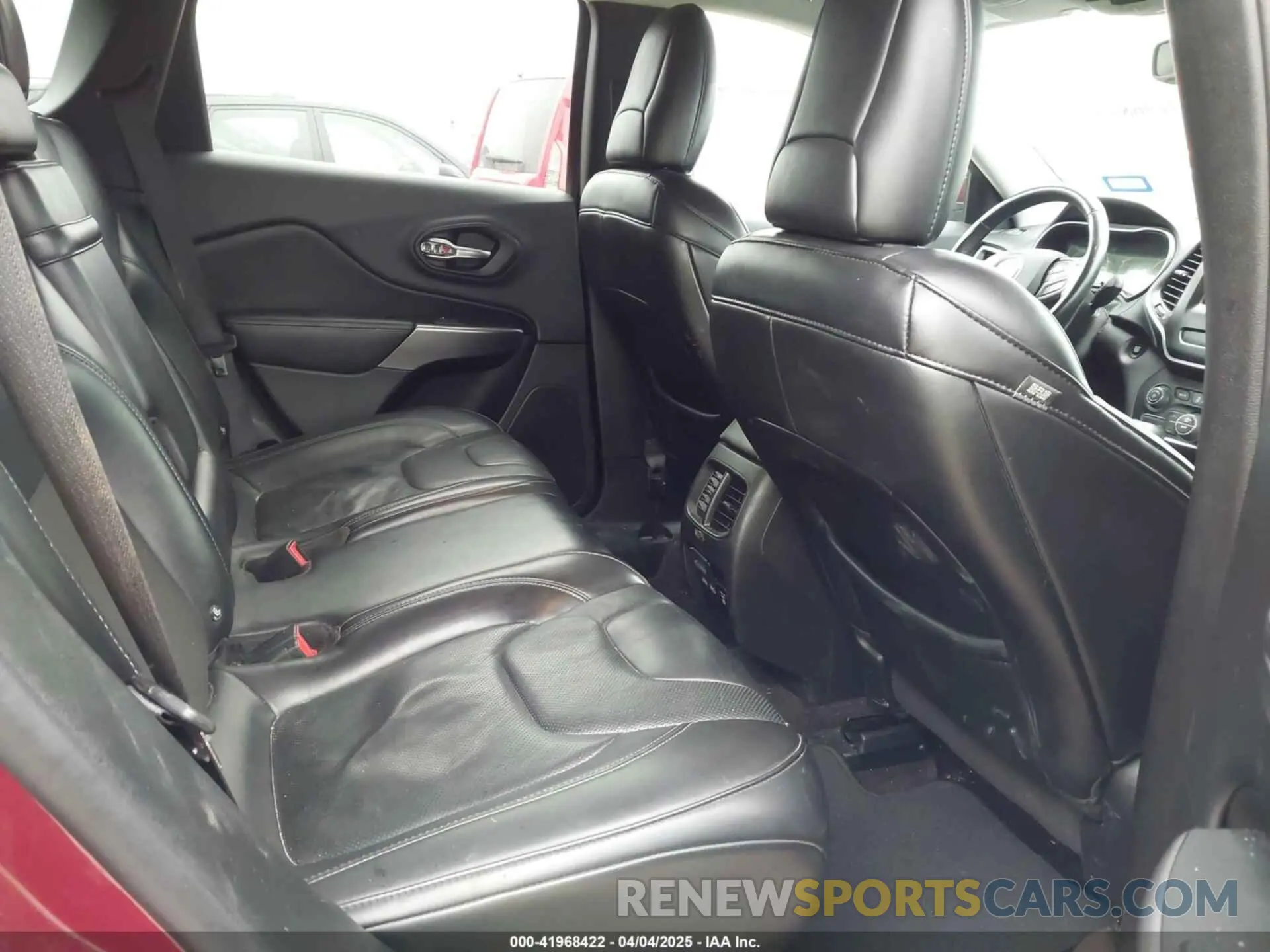 8 Photograph of a damaged car 1C4PJLLB4KD130093 JEEP CHEROKEE 2019