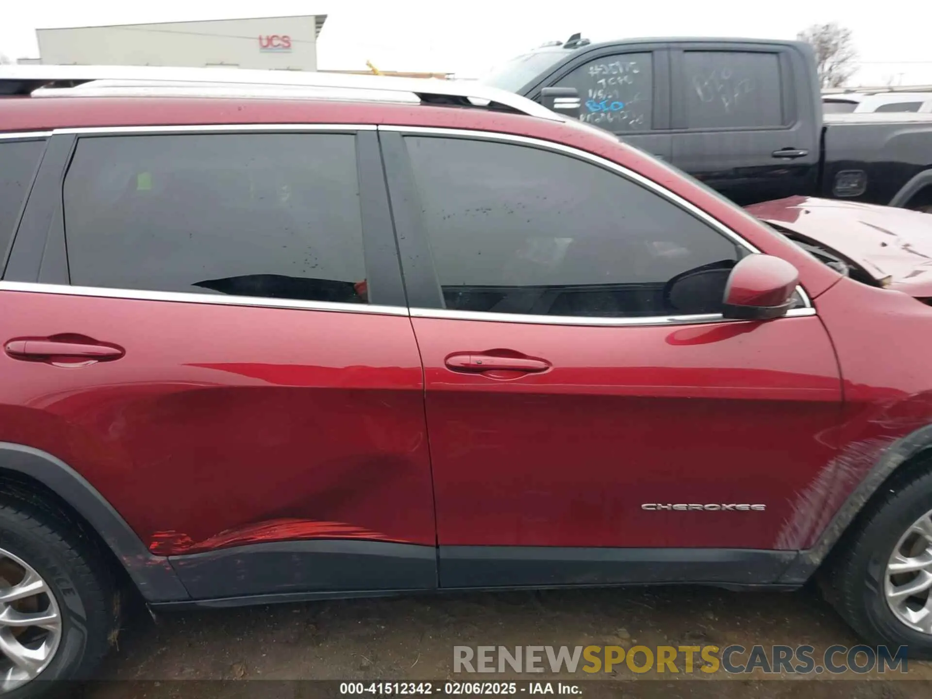 13 Photograph of a damaged car 1C4PJLLB4KD226533 JEEP CHEROKEE 2019
