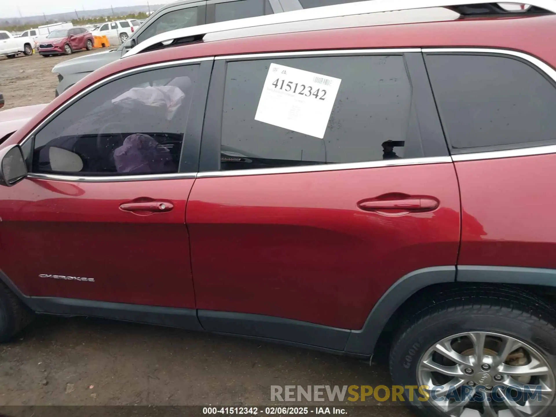 14 Photograph of a damaged car 1C4PJLLB4KD226533 JEEP CHEROKEE 2019