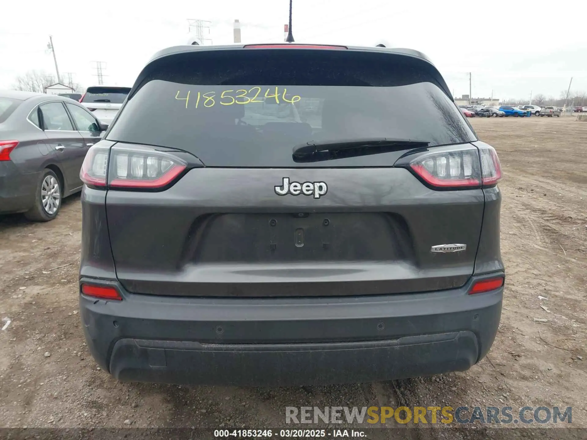 17 Photograph of a damaged car 1C4PJLLB4KD382412 JEEP CHEROKEE 2019
