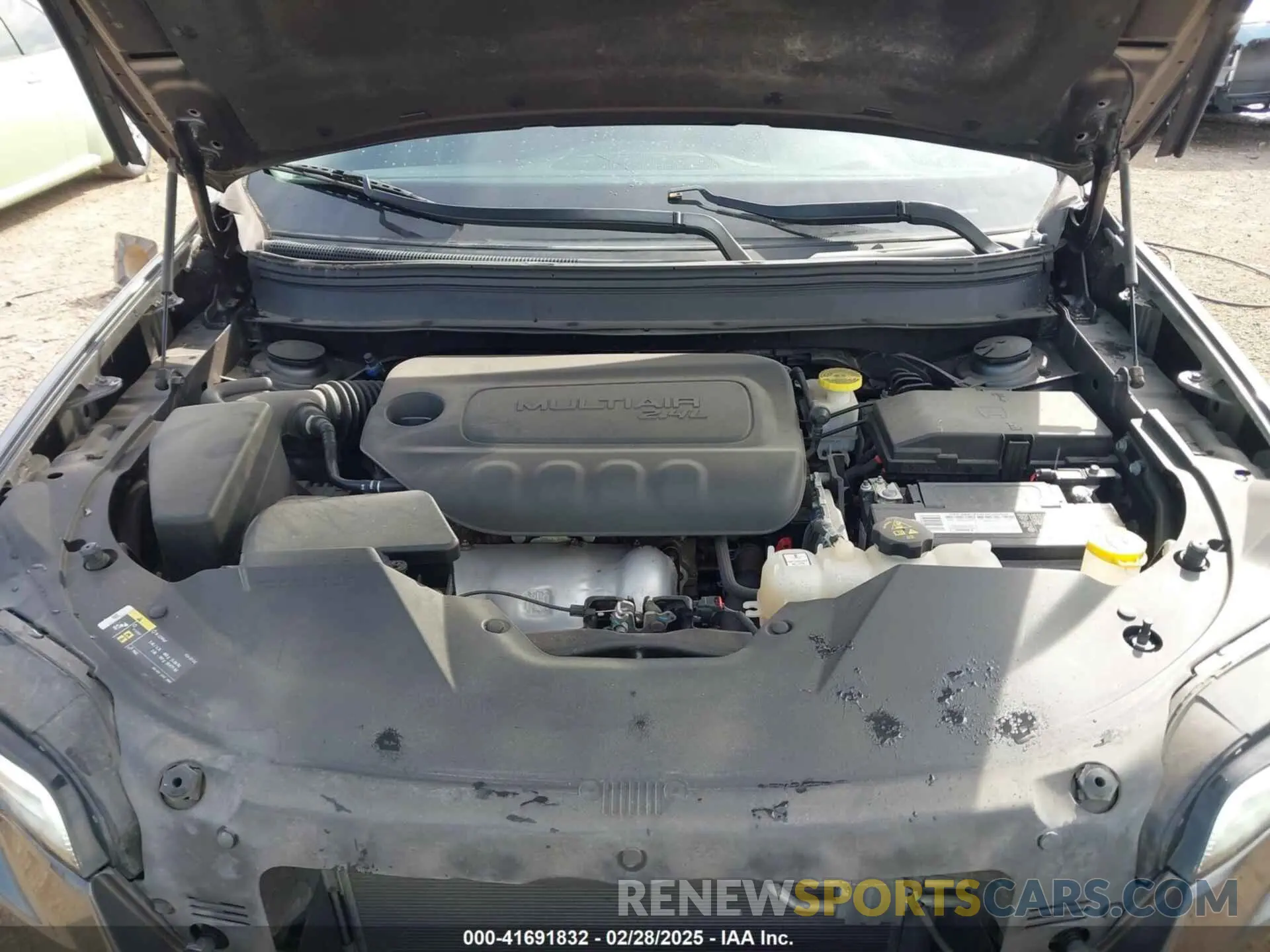10 Photograph of a damaged car 1C4PJLLB4KD403310 JEEP CHEROKEE 2019