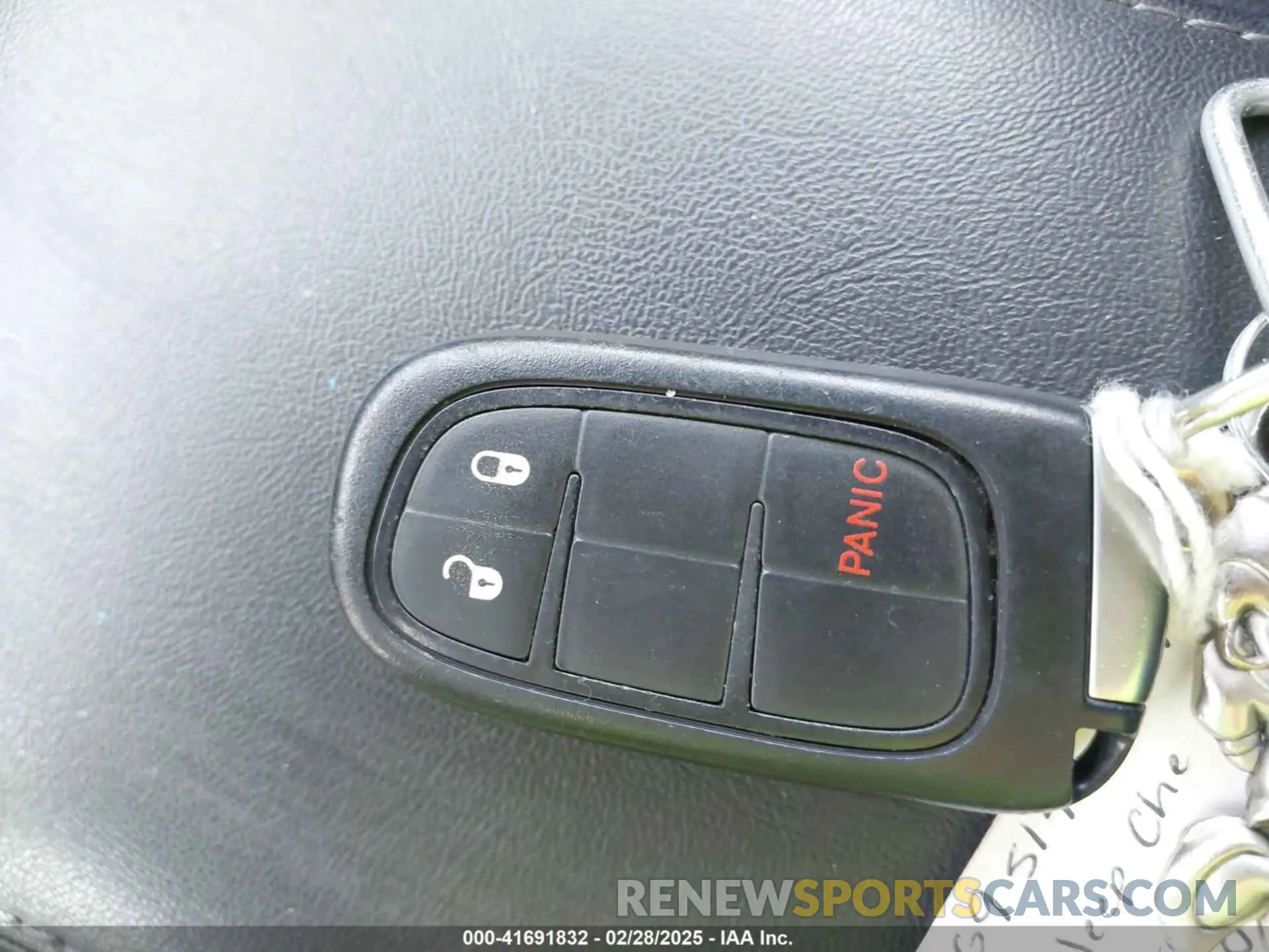 11 Photograph of a damaged car 1C4PJLLB4KD403310 JEEP CHEROKEE 2019