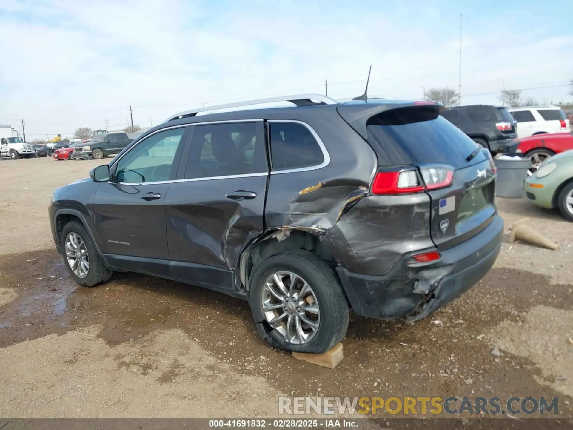 14 Photograph of a damaged car 1C4PJLLB4KD403310 JEEP CHEROKEE 2019