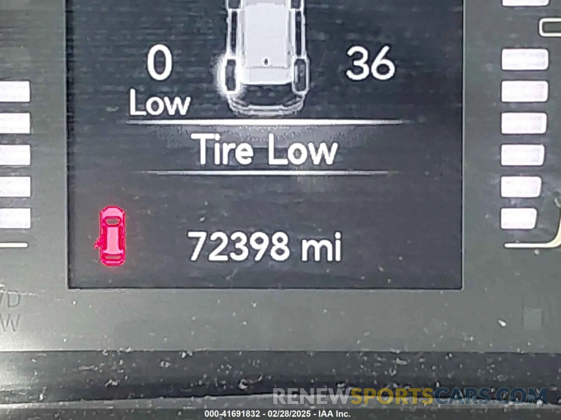 15 Photograph of a damaged car 1C4PJLLB4KD403310 JEEP CHEROKEE 2019