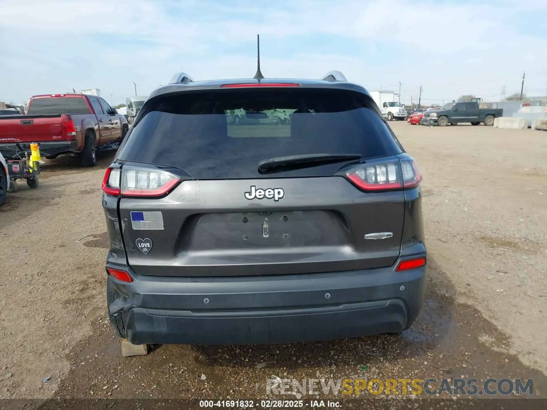 16 Photograph of a damaged car 1C4PJLLB4KD403310 JEEP CHEROKEE 2019