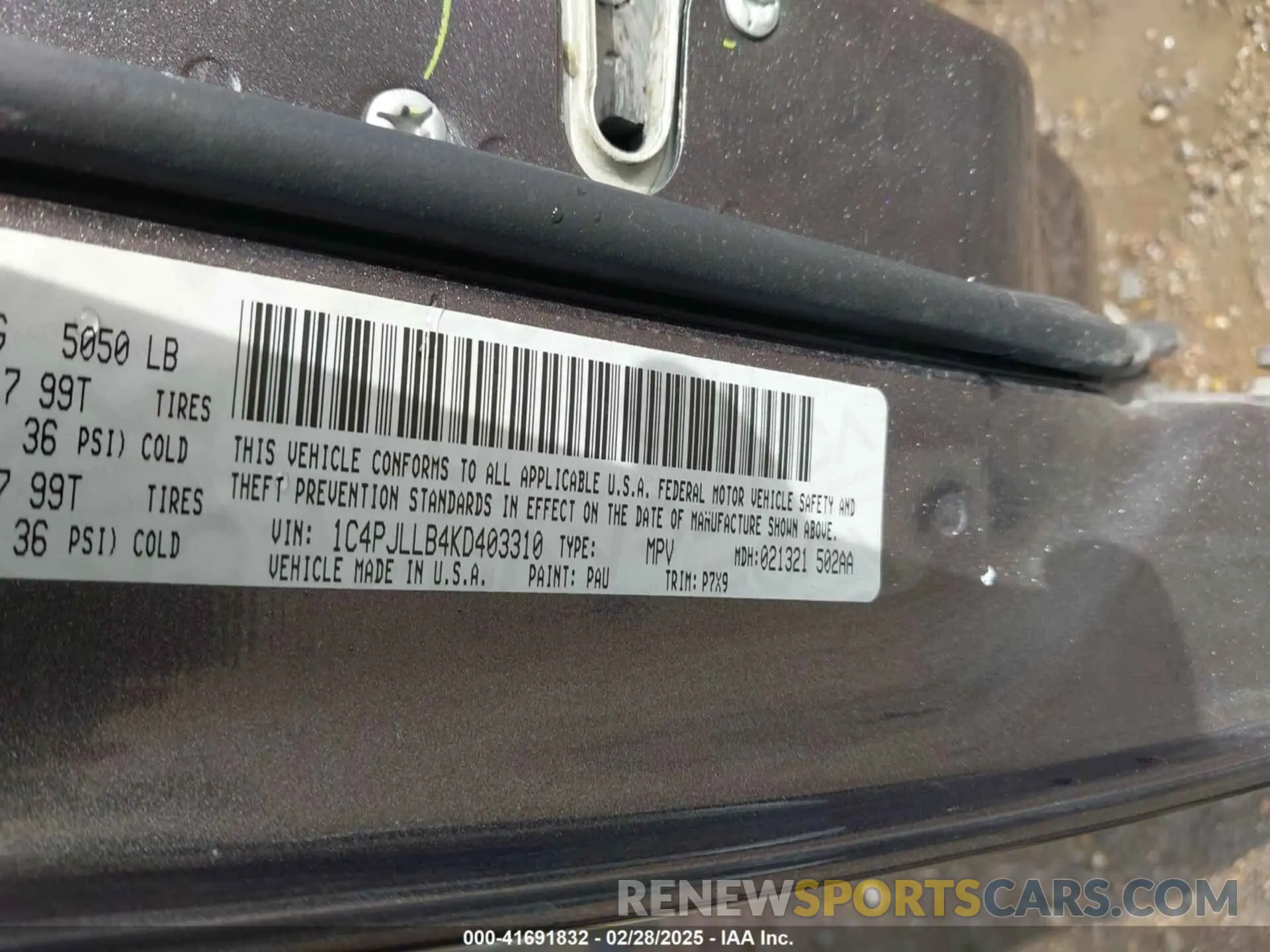 9 Photograph of a damaged car 1C4PJLLB4KD403310 JEEP CHEROKEE 2019
