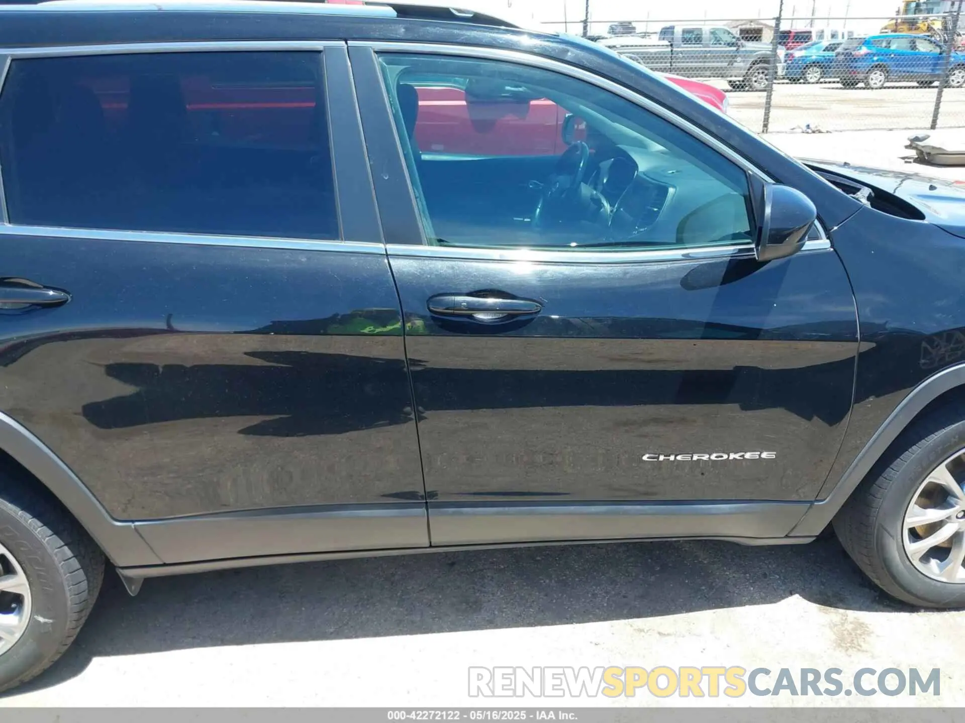 13 Photograph of a damaged car 1C4PJLLB5KD226332 JEEP CHEROKEE 2019