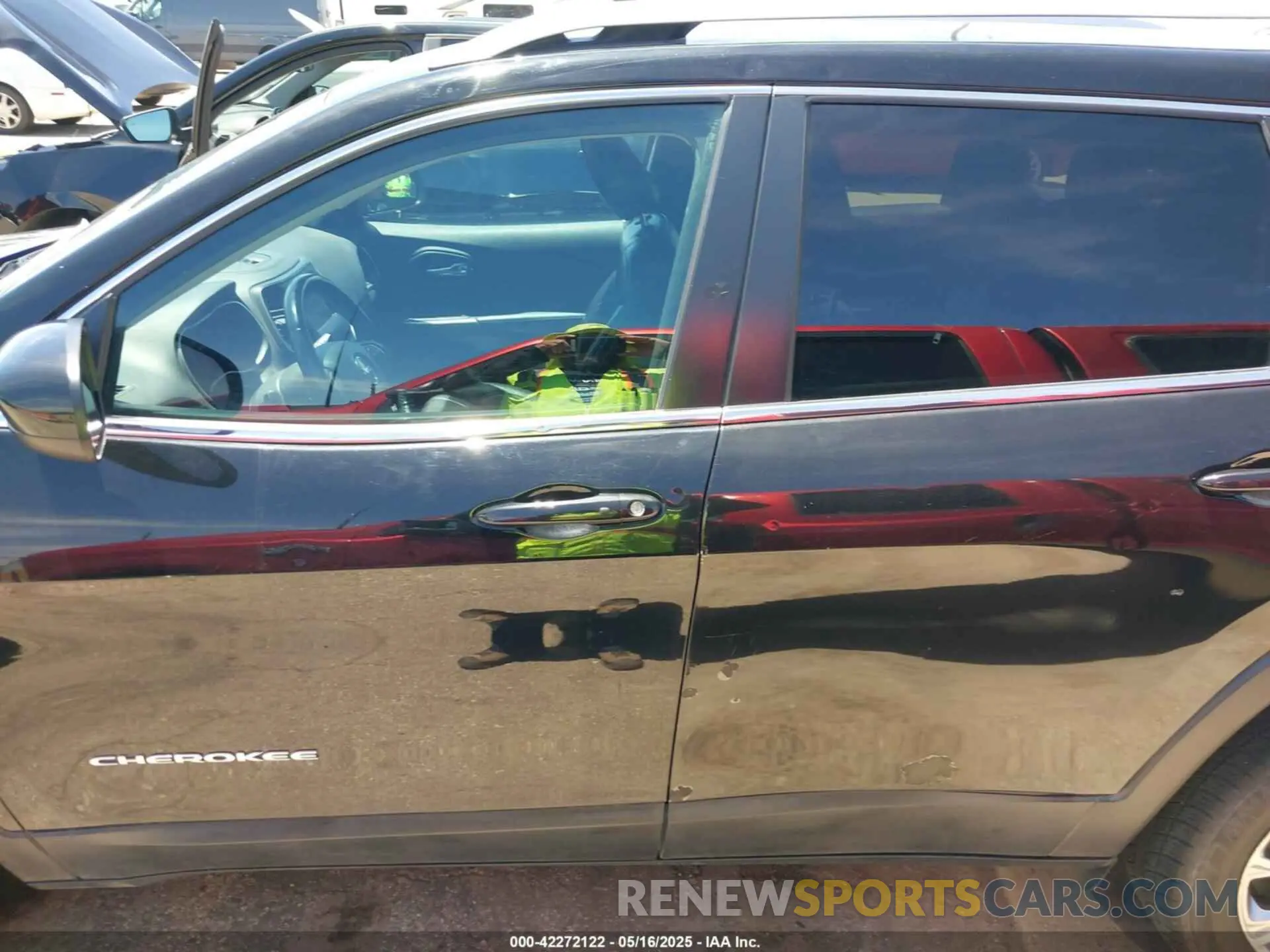 14 Photograph of a damaged car 1C4PJLLB5KD226332 JEEP CHEROKEE 2019