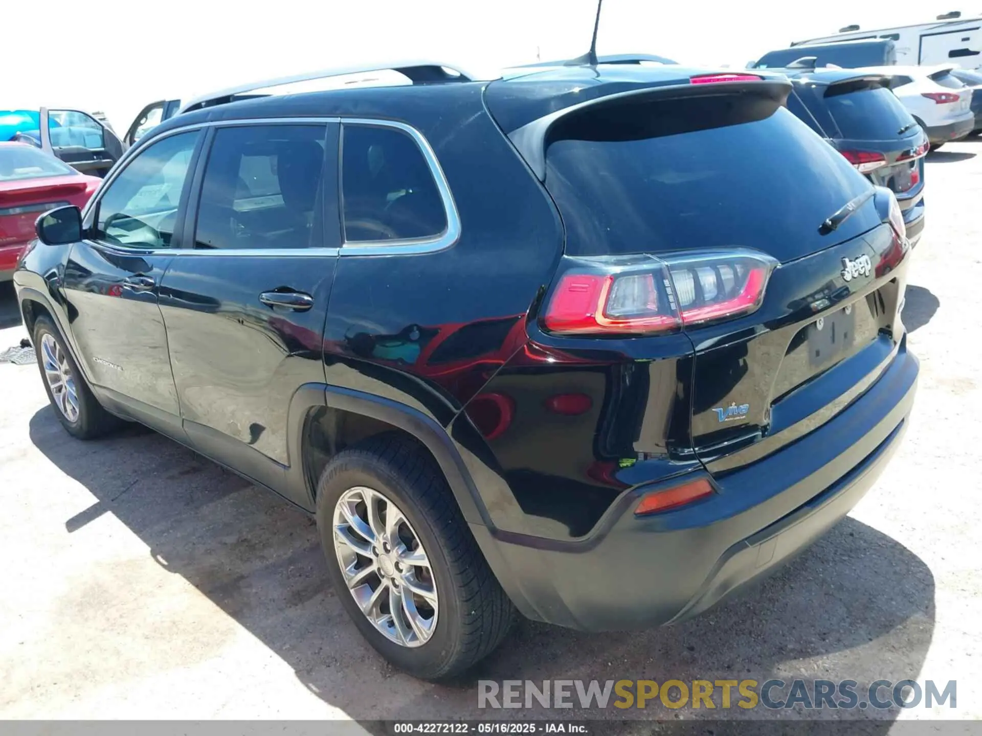 3 Photograph of a damaged car 1C4PJLLB5KD226332 JEEP CHEROKEE 2019