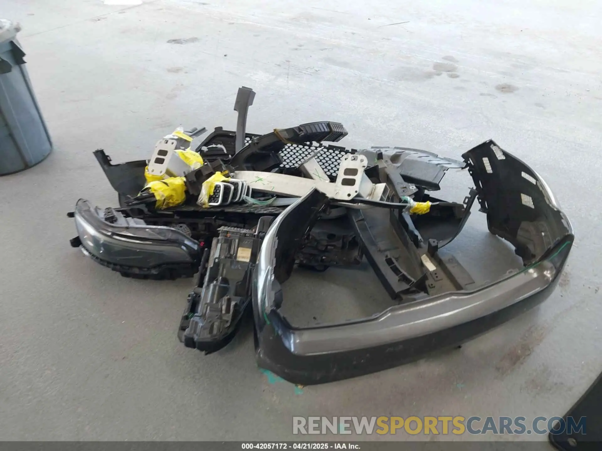 12 Photograph of a damaged car 1C4PJLLB5KD263221 JEEP CHEROKEE 2019