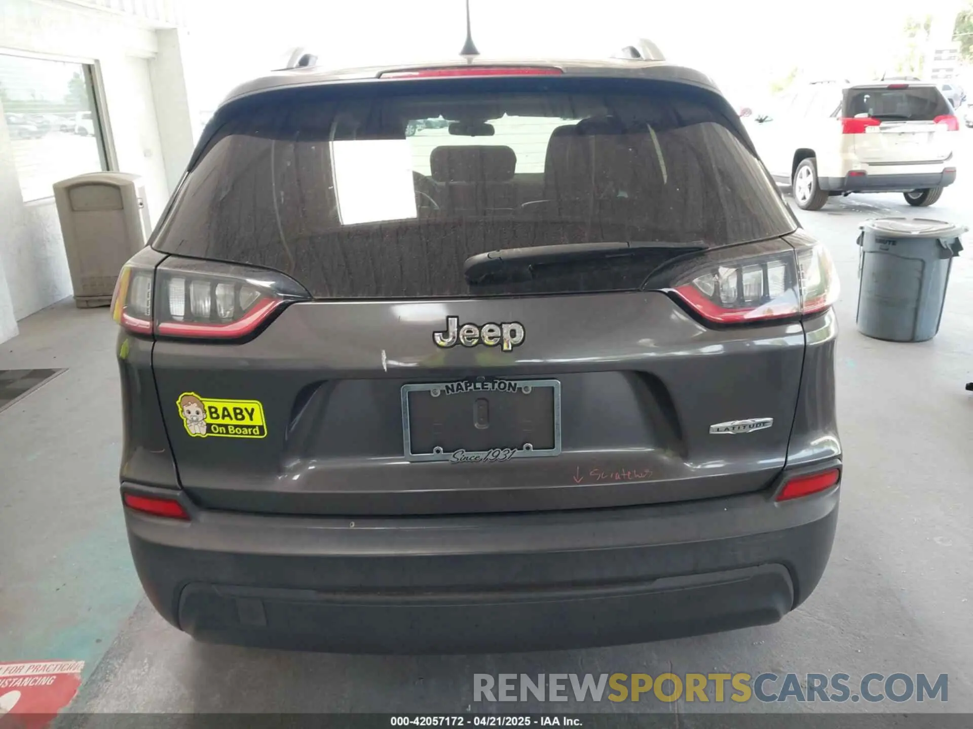 17 Photograph of a damaged car 1C4PJLLB5KD263221 JEEP CHEROKEE 2019