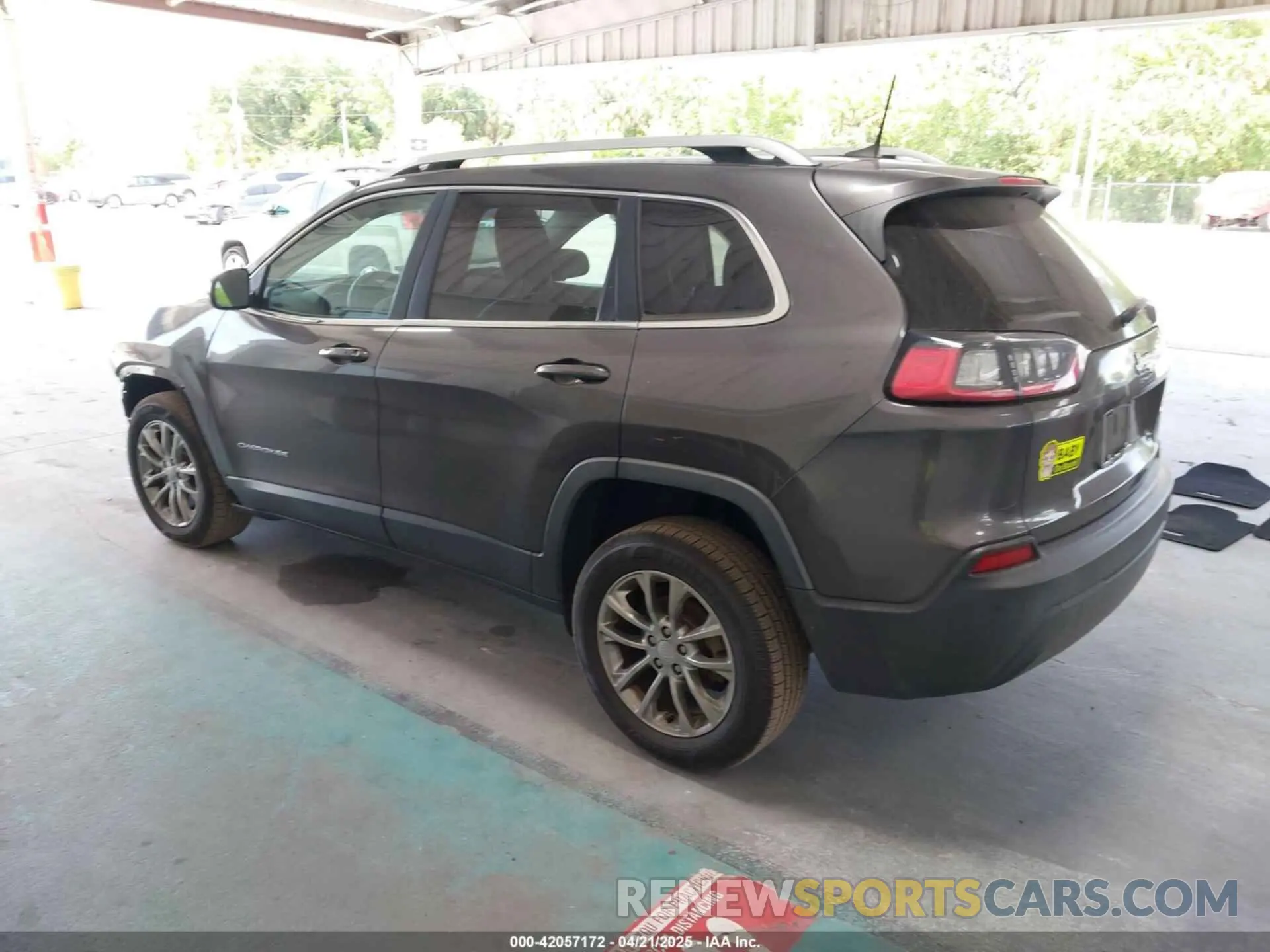 3 Photograph of a damaged car 1C4PJLLB5KD263221 JEEP CHEROKEE 2019