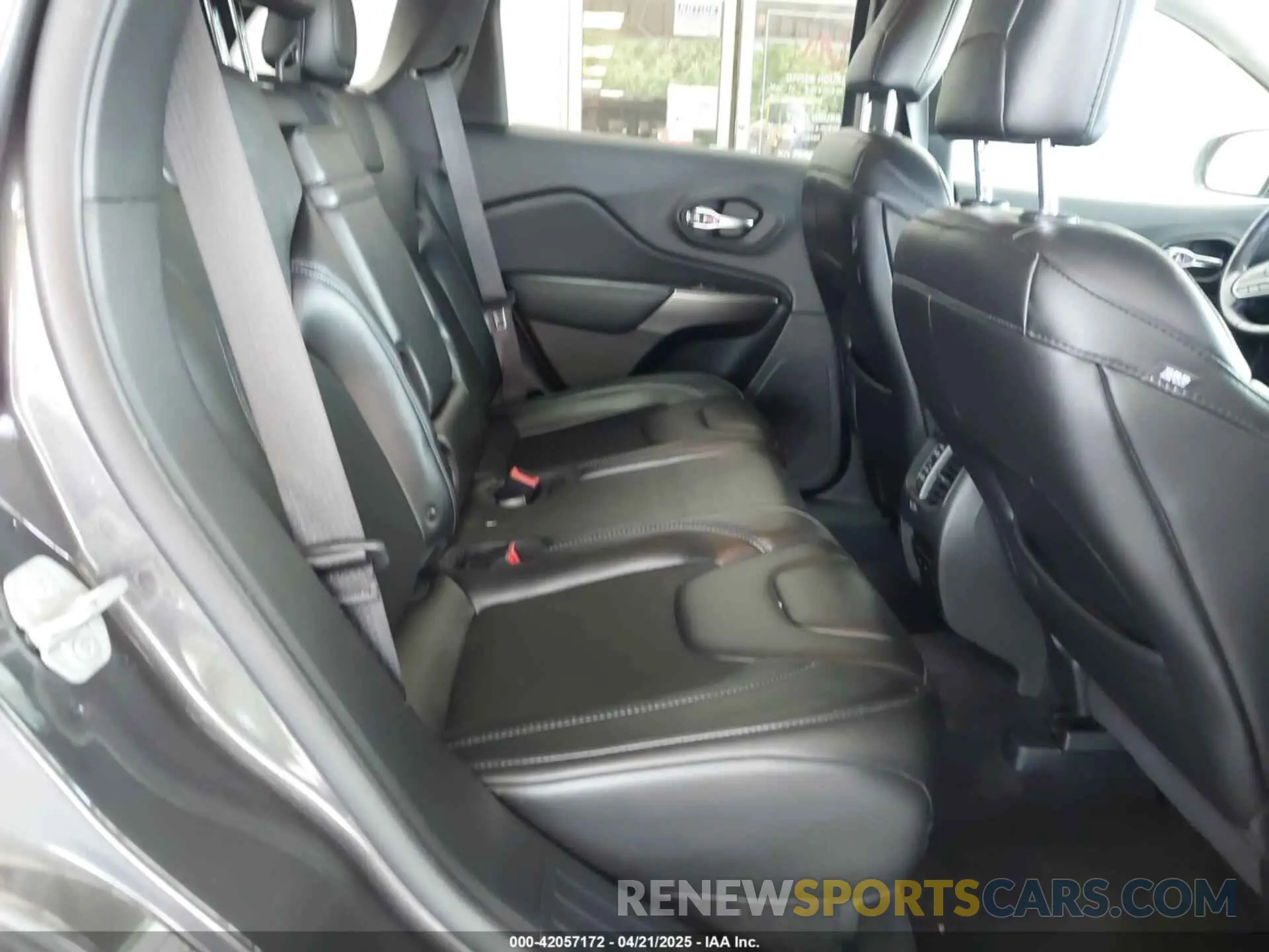 8 Photograph of a damaged car 1C4PJLLB5KD263221 JEEP CHEROKEE 2019