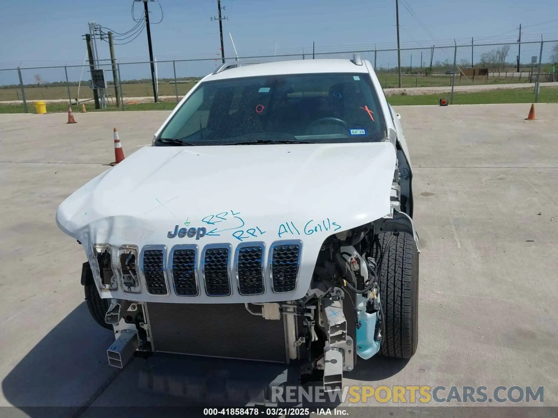 12 Photograph of a damaged car 1C4PJLLB5KD301109 JEEP CHEROKEE 2019