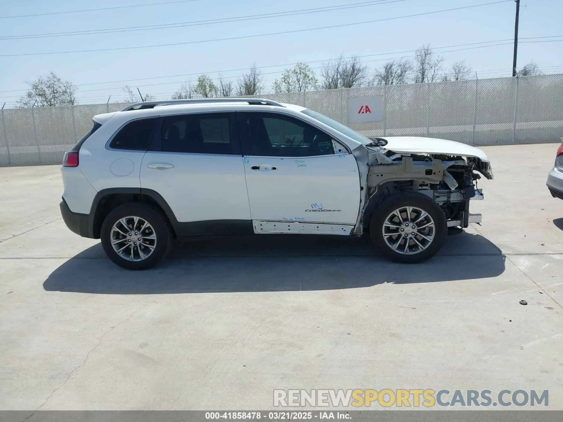 13 Photograph of a damaged car 1C4PJLLB5KD301109 JEEP CHEROKEE 2019
