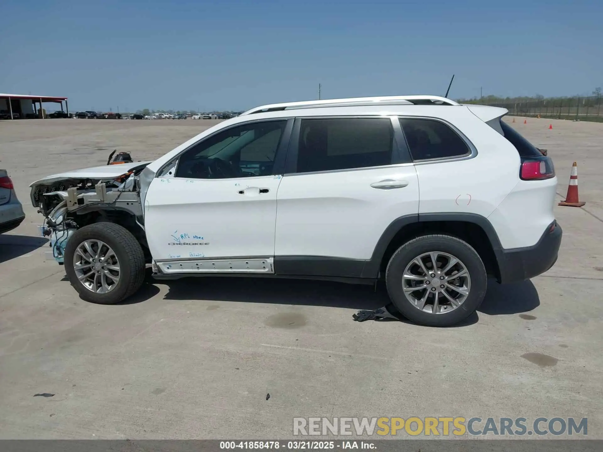 14 Photograph of a damaged car 1C4PJLLB5KD301109 JEEP CHEROKEE 2019