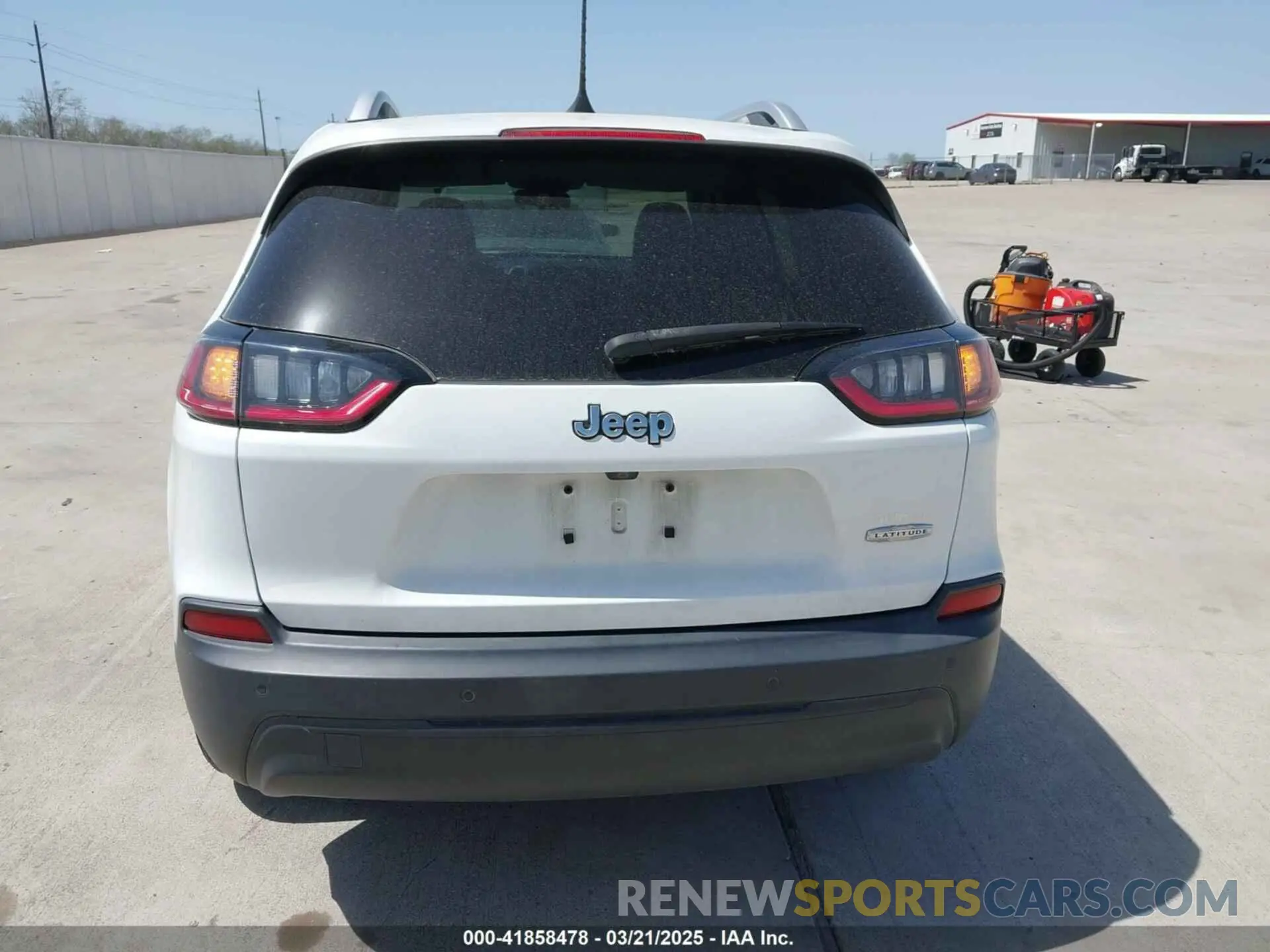 16 Photograph of a damaged car 1C4PJLLB5KD301109 JEEP CHEROKEE 2019