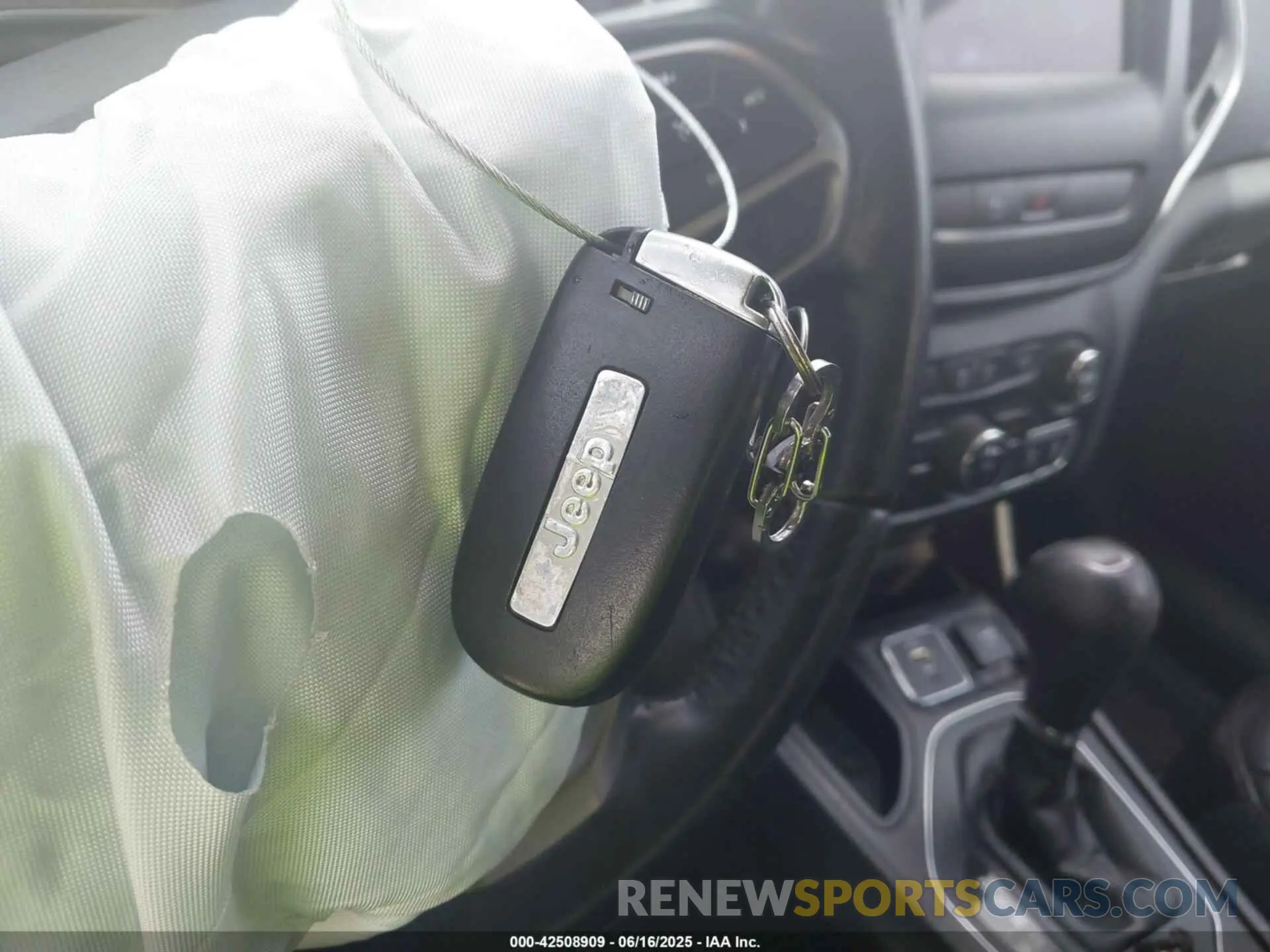 11 Photograph of a damaged car 1C4PJLLB5KD308397 JEEP CHEROKEE 2019