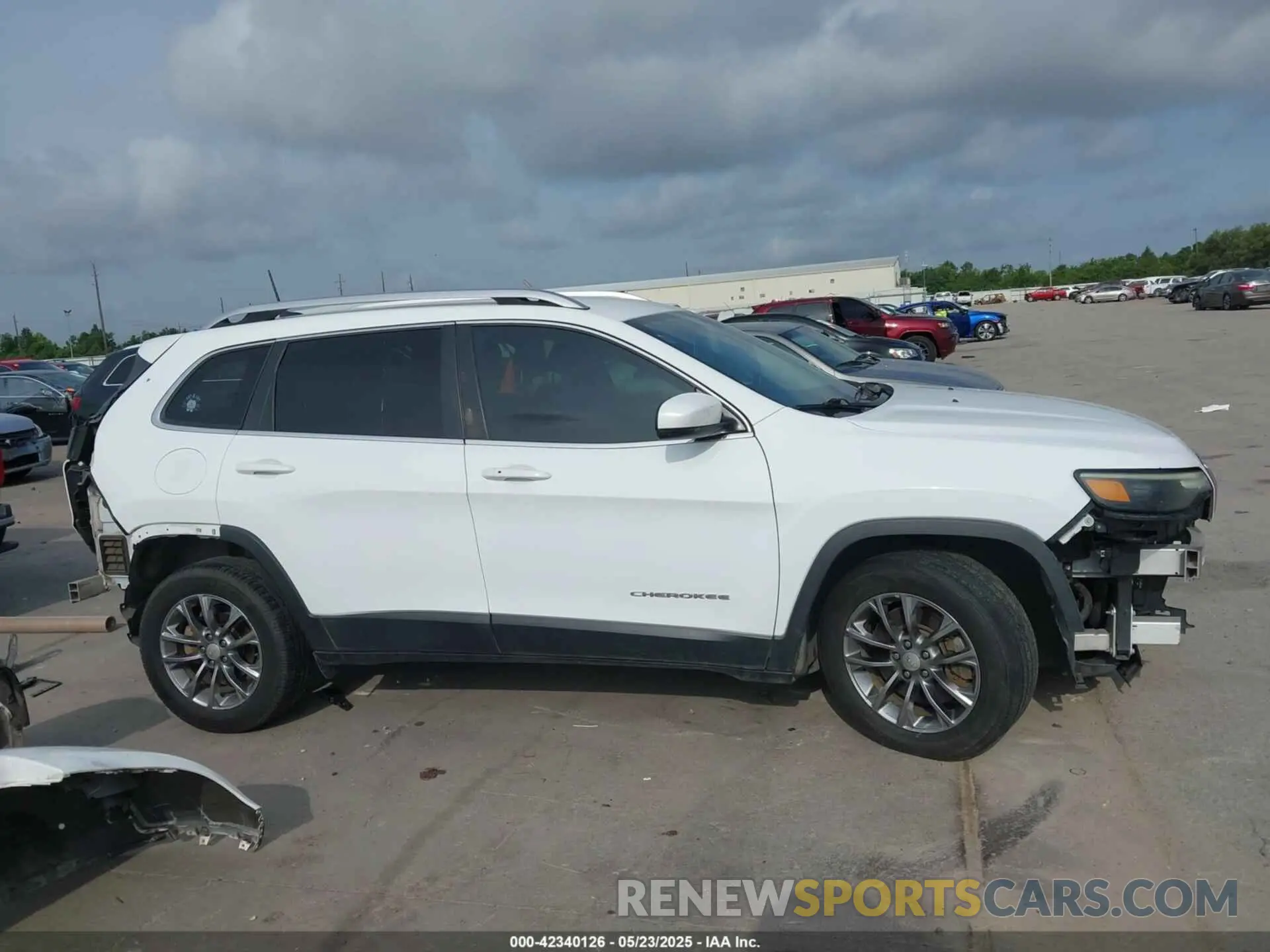 14 Photograph of a damaged car 1C4PJLLB5KD331890 JEEP CHEROKEE 2019