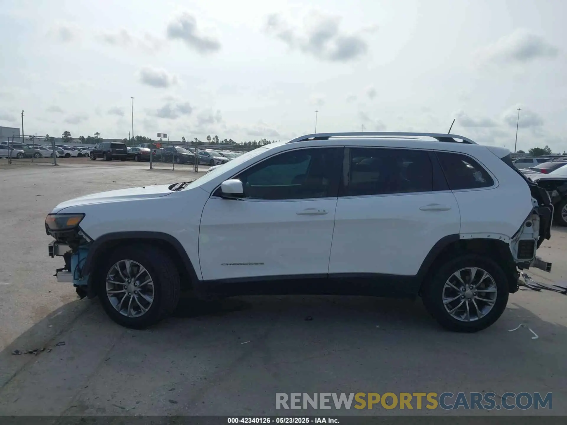 15 Photograph of a damaged car 1C4PJLLB5KD331890 JEEP CHEROKEE 2019