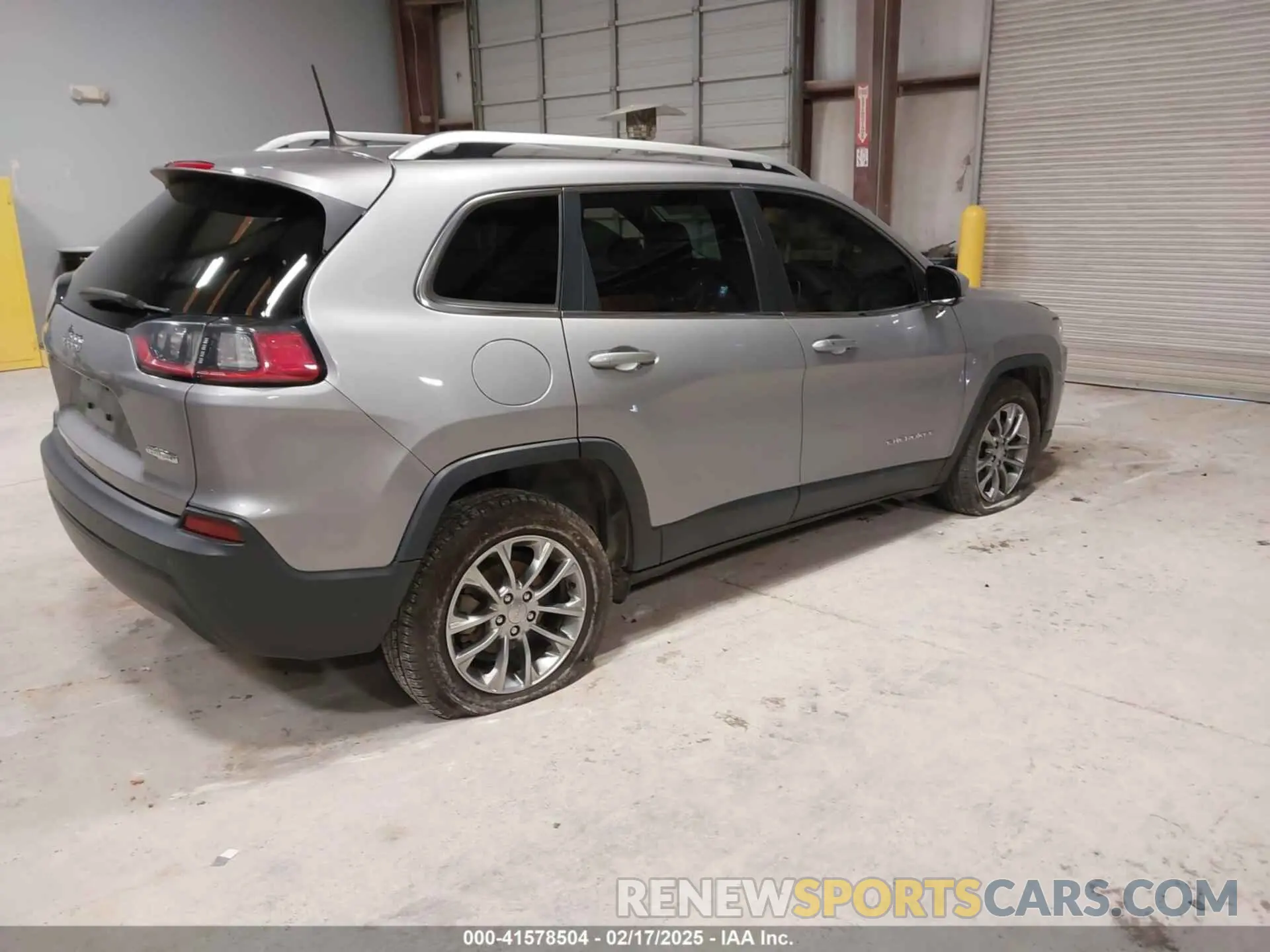 4 Photograph of a damaged car 1C4PJLLB6KD316489 JEEP CHEROKEE 2019