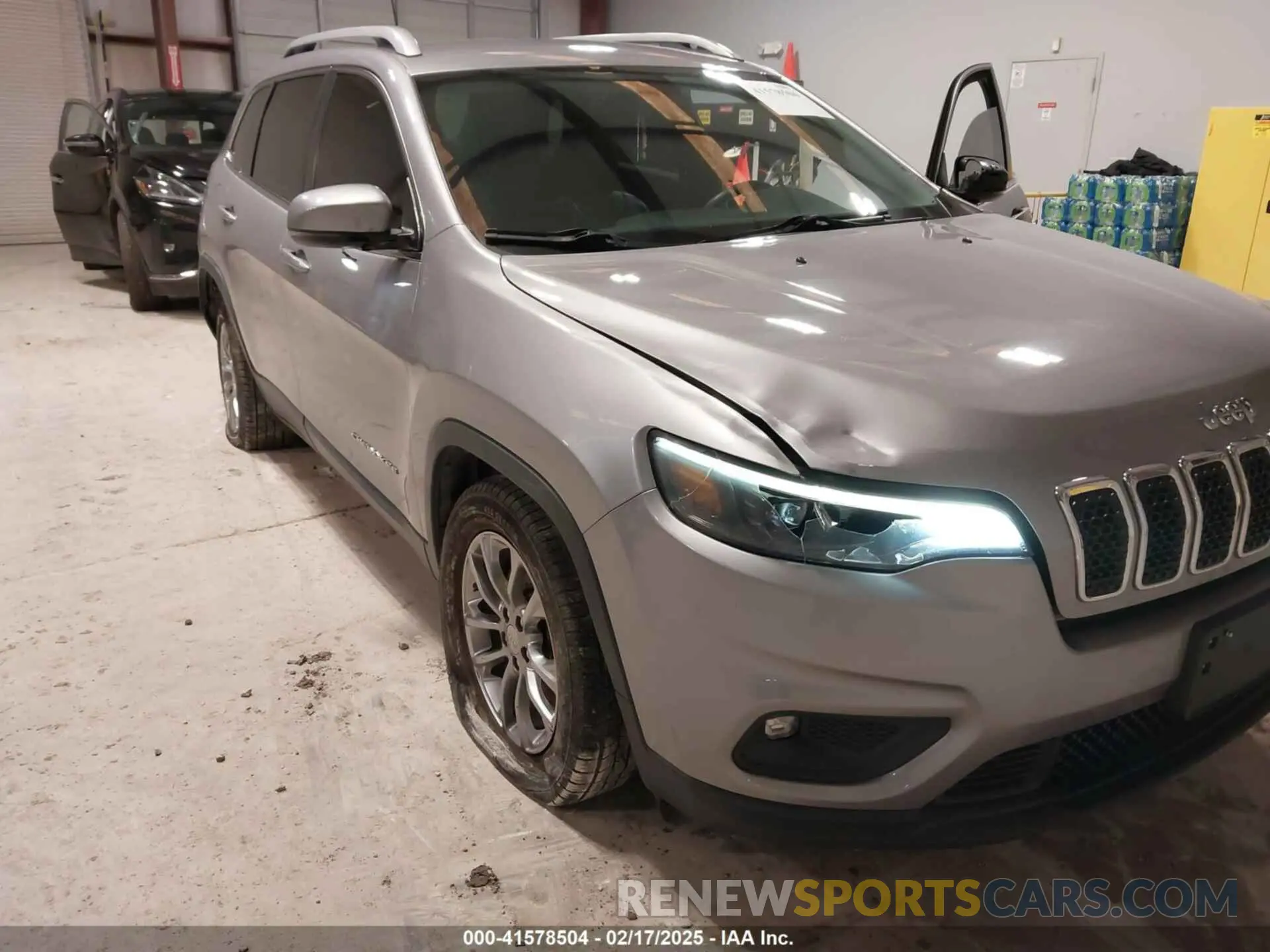 6 Photograph of a damaged car 1C4PJLLB6KD316489 JEEP CHEROKEE 2019