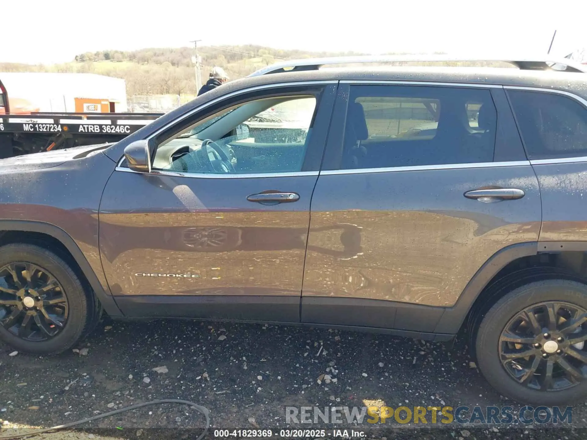 15 Photograph of a damaged car 1C4PJLLB6KD396134 JEEP CHEROKEE 2019