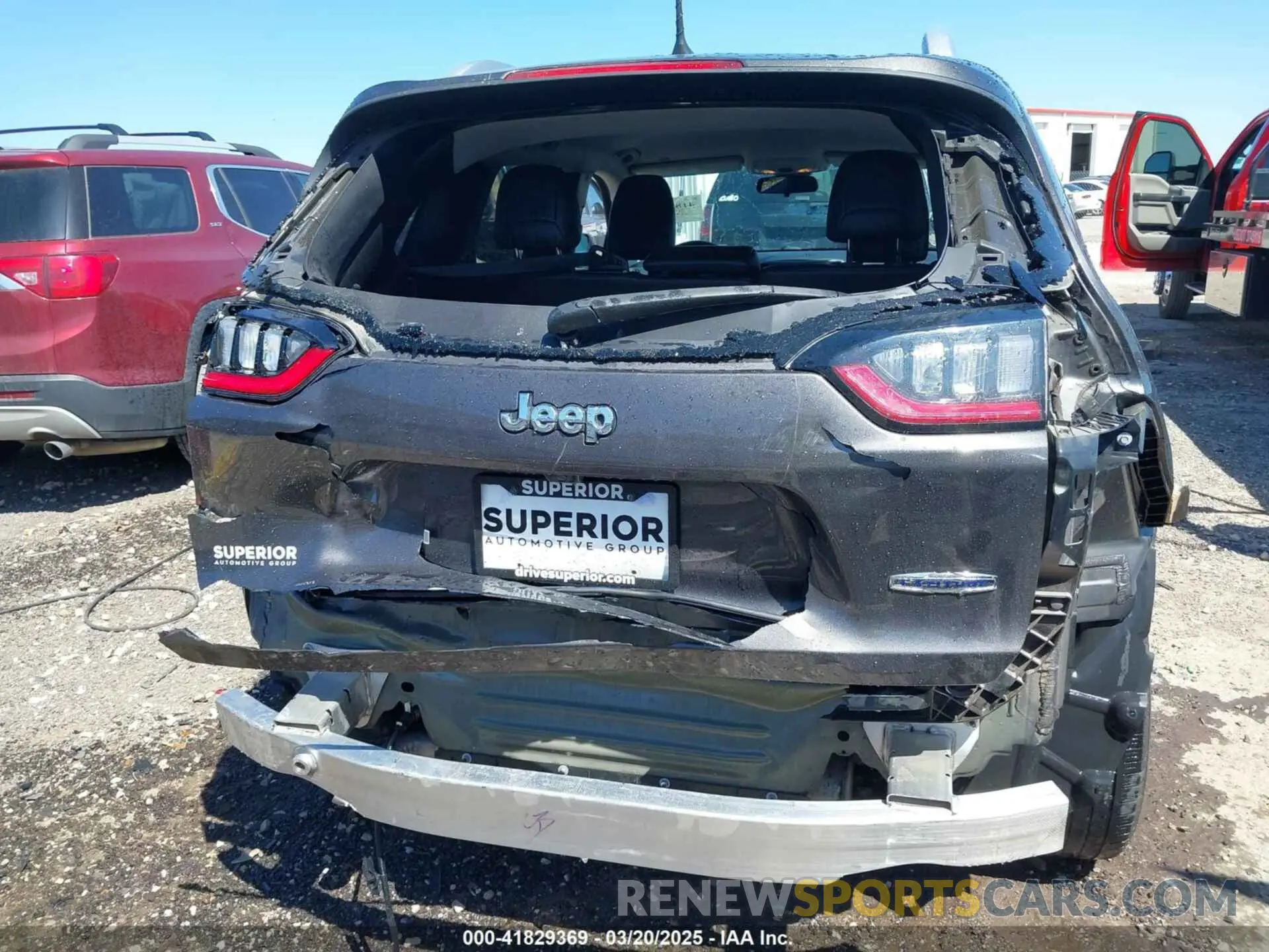17 Photograph of a damaged car 1C4PJLLB6KD396134 JEEP CHEROKEE 2019