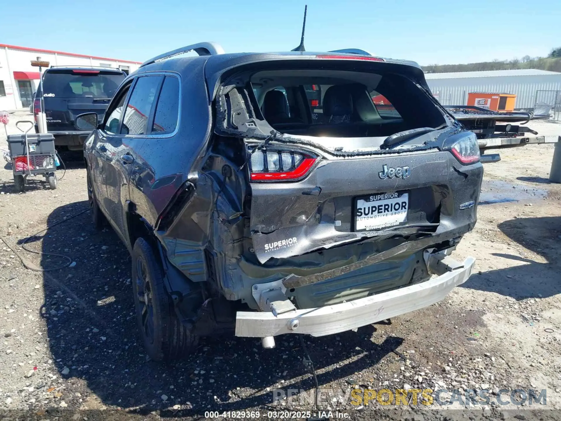 3 Photograph of a damaged car 1C4PJLLB6KD396134 JEEP CHEROKEE 2019