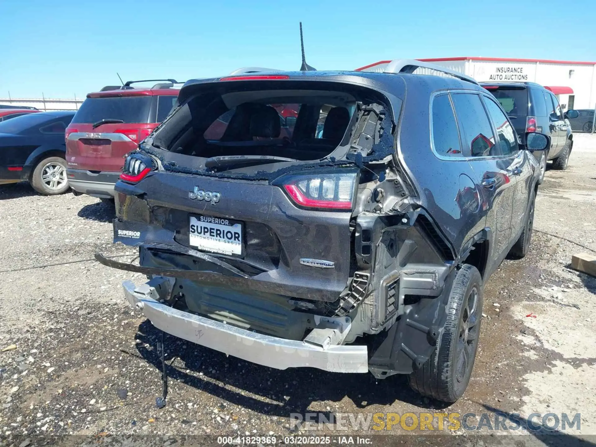 4 Photograph of a damaged car 1C4PJLLB6KD396134 JEEP CHEROKEE 2019