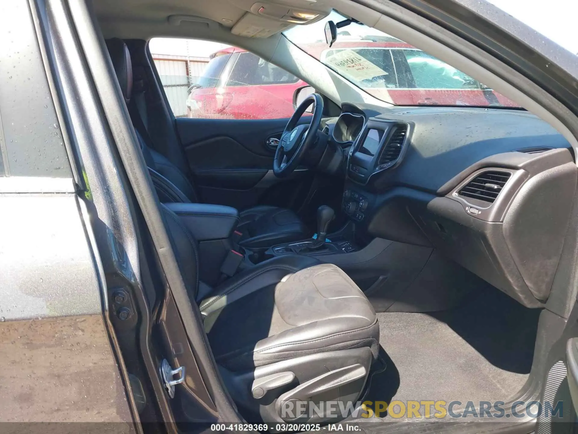 5 Photograph of a damaged car 1C4PJLLB6KD396134 JEEP CHEROKEE 2019
