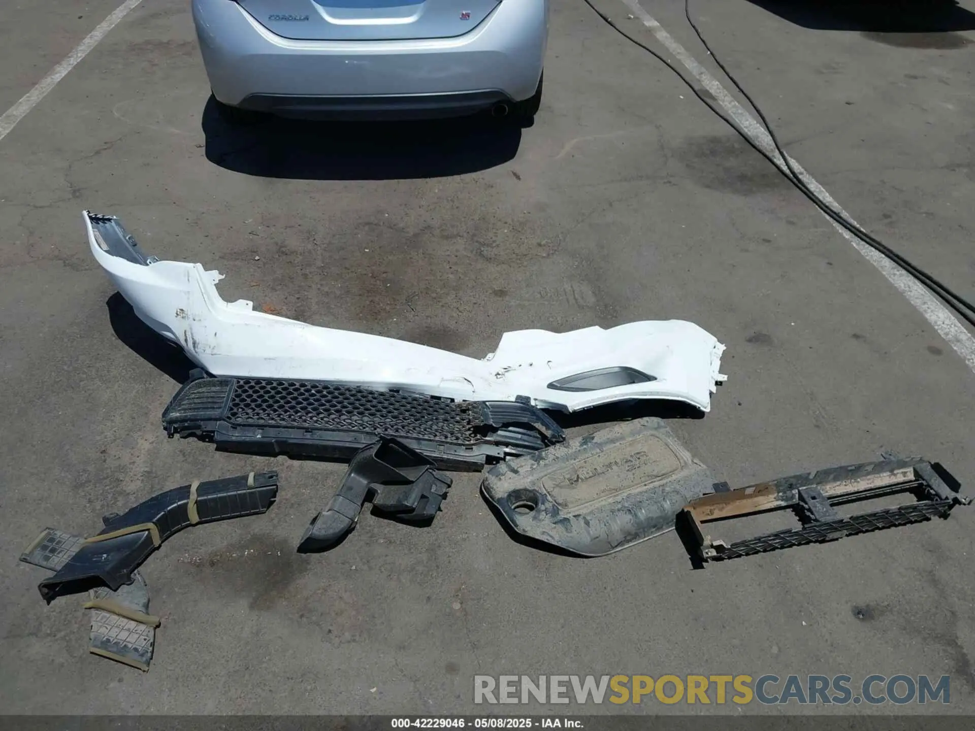 12 Photograph of a damaged car 1C4PJLLB6KD420089 JEEP CHEROKEE 2019