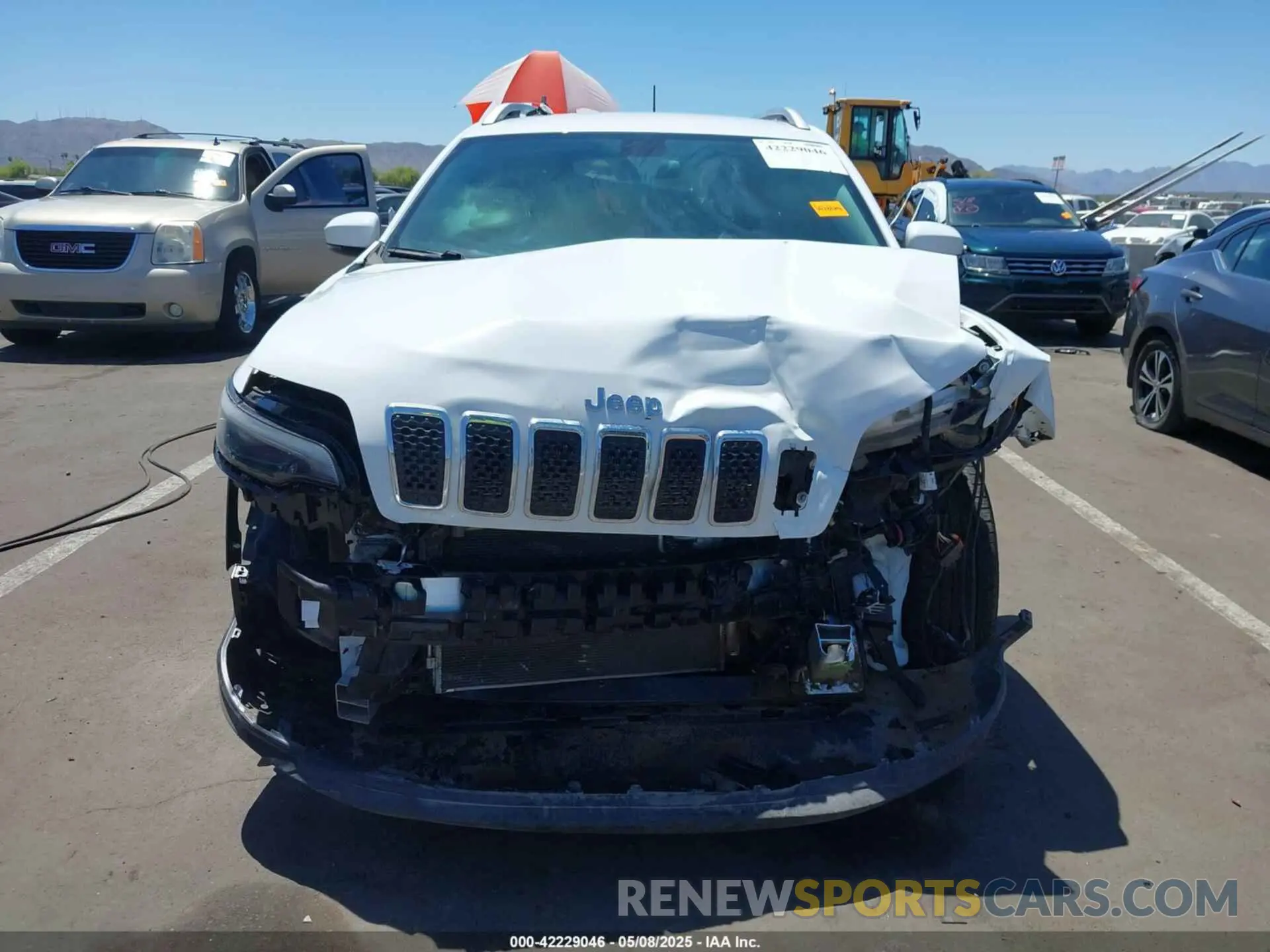 13 Photograph of a damaged car 1C4PJLLB6KD420089 JEEP CHEROKEE 2019
