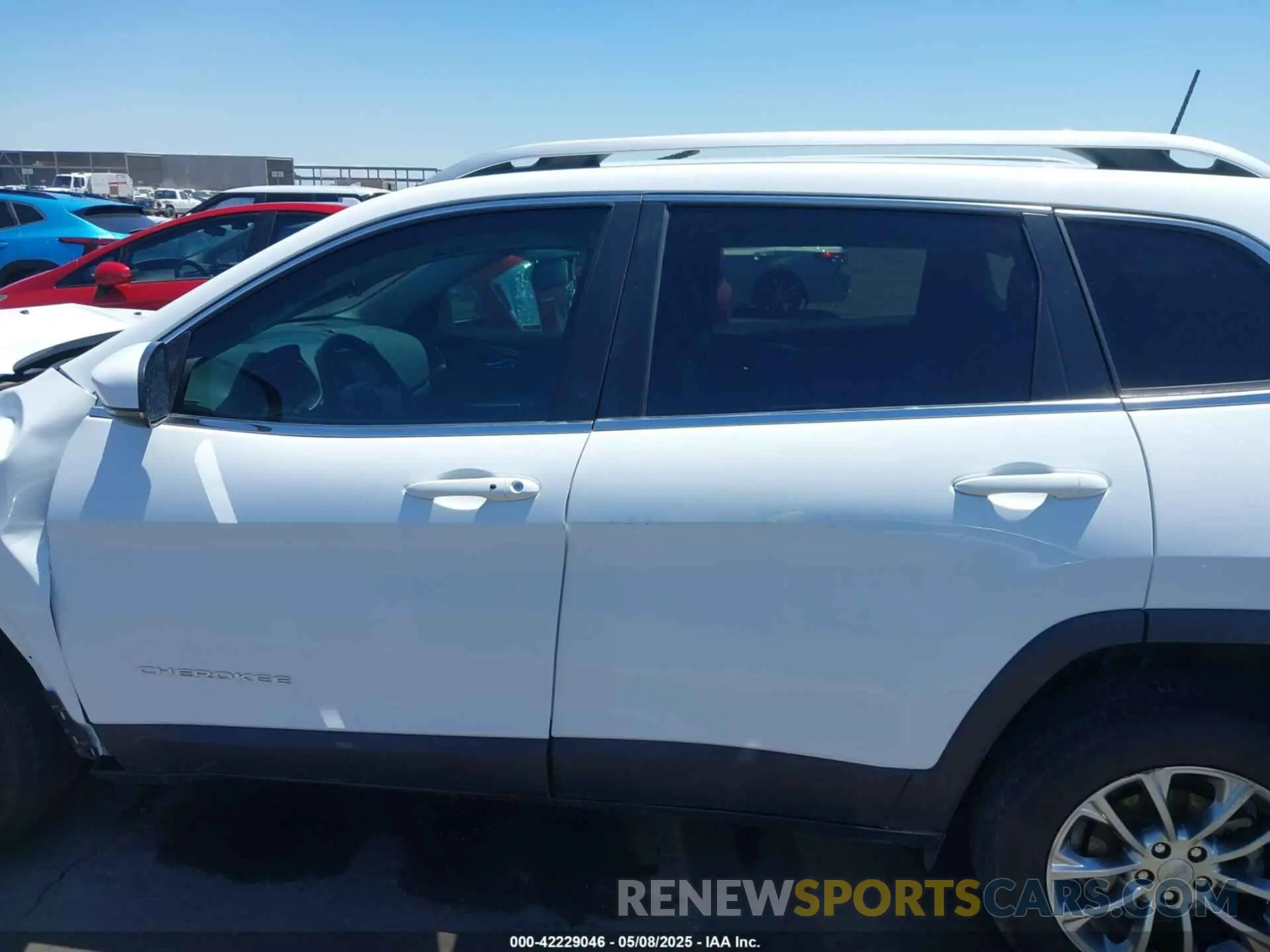 15 Photograph of a damaged car 1C4PJLLB6KD420089 JEEP CHEROKEE 2019