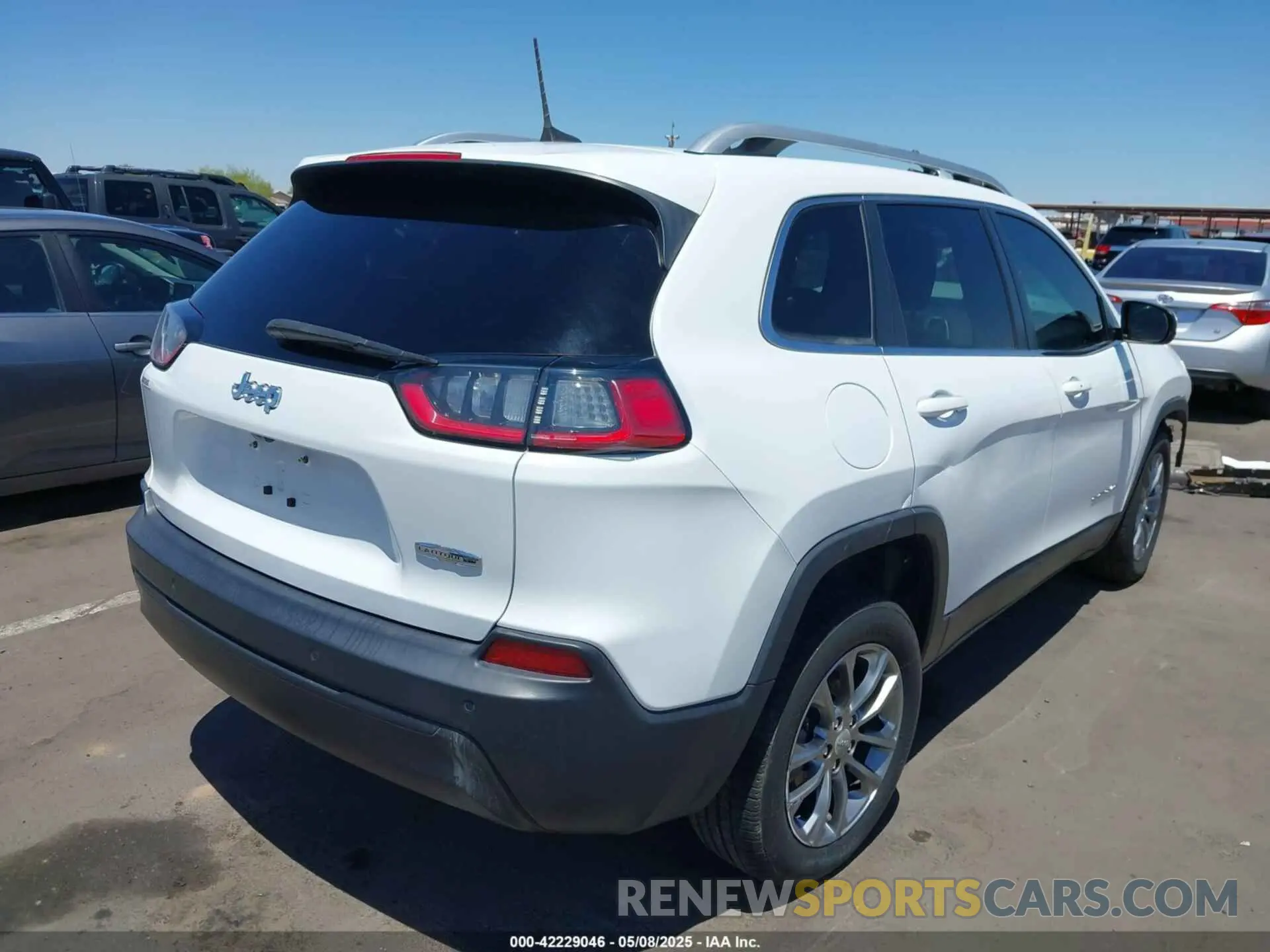 4 Photograph of a damaged car 1C4PJLLB6KD420089 JEEP CHEROKEE 2019
